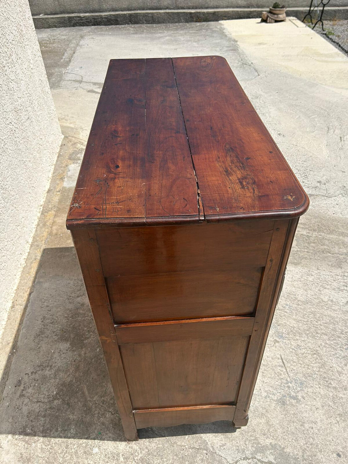 Antique Louis XV sideboard in solid wood