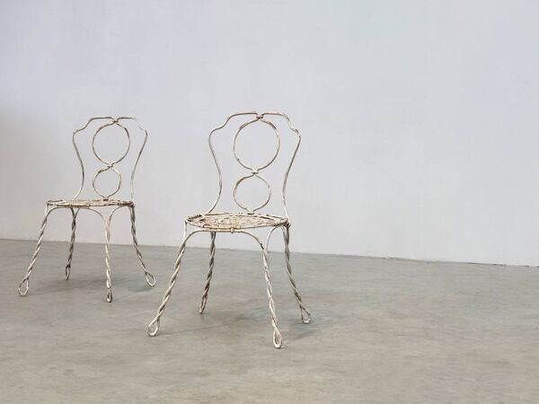 Ensemble de deux chaises de jardin sculpturales françaises