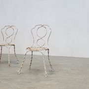 Ensemble de deux chaises de jardin sculpturales françaises