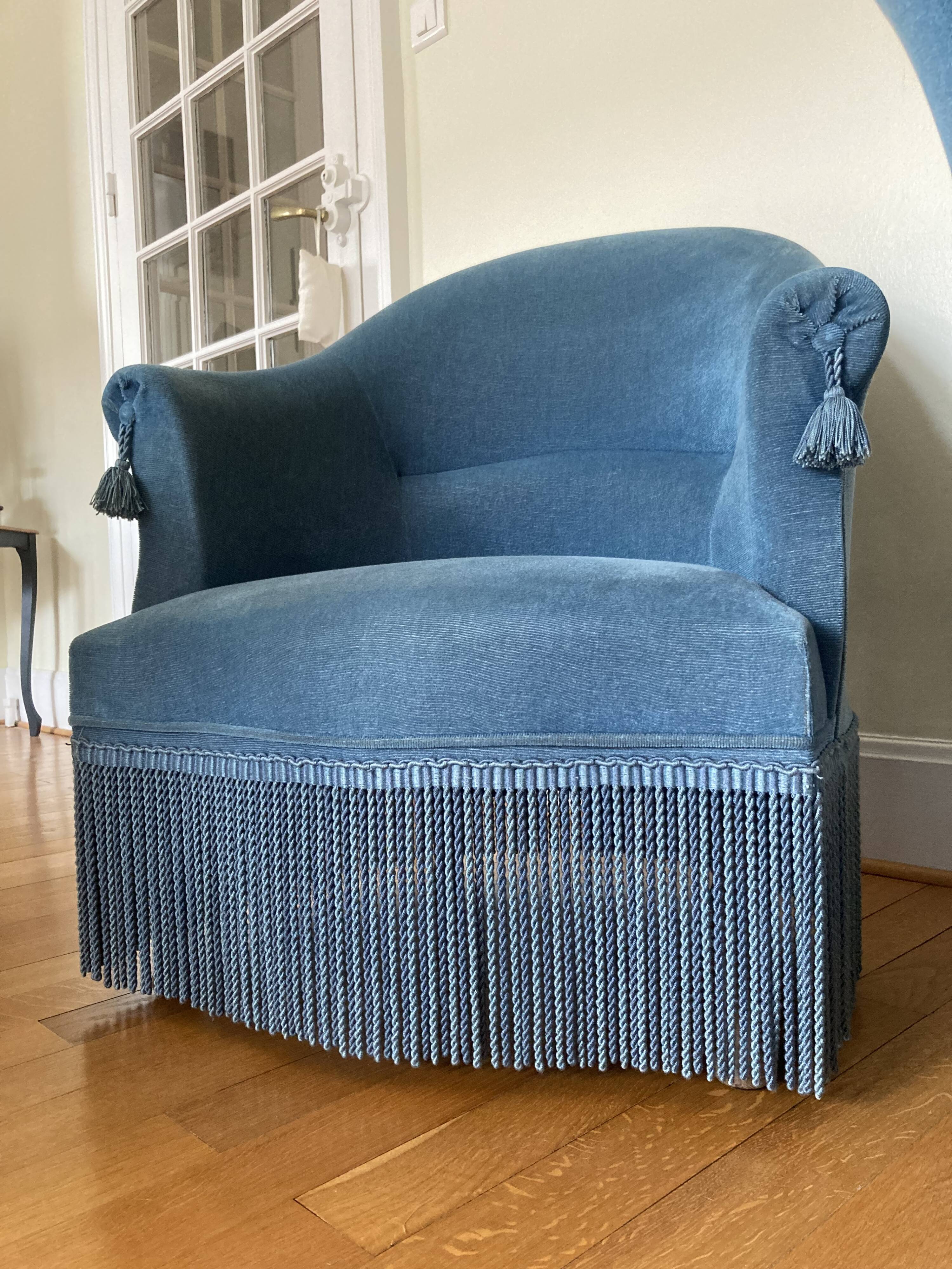 Pair of blue velvet toad armchairs from the 60s