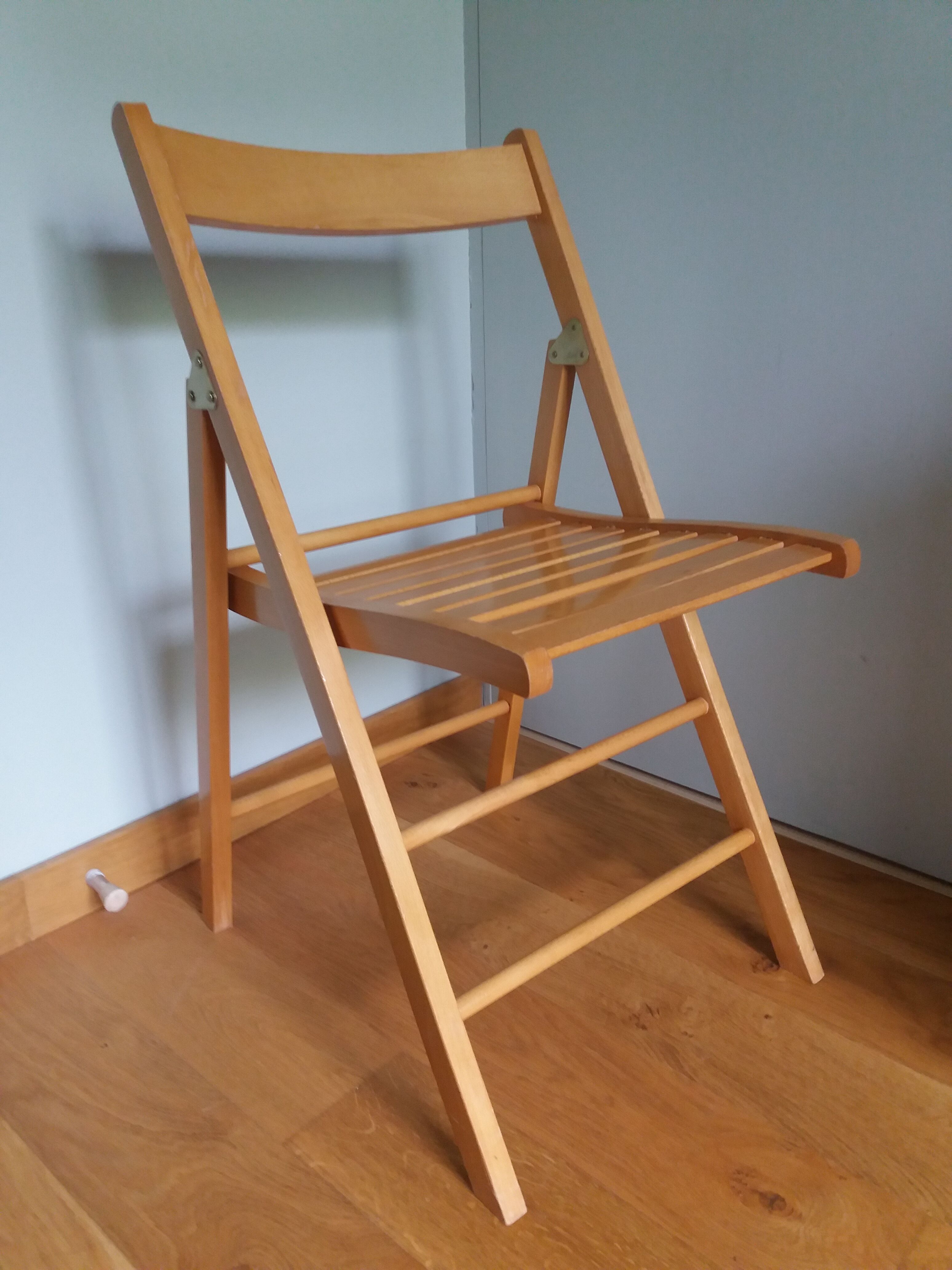 Wooden folding chair