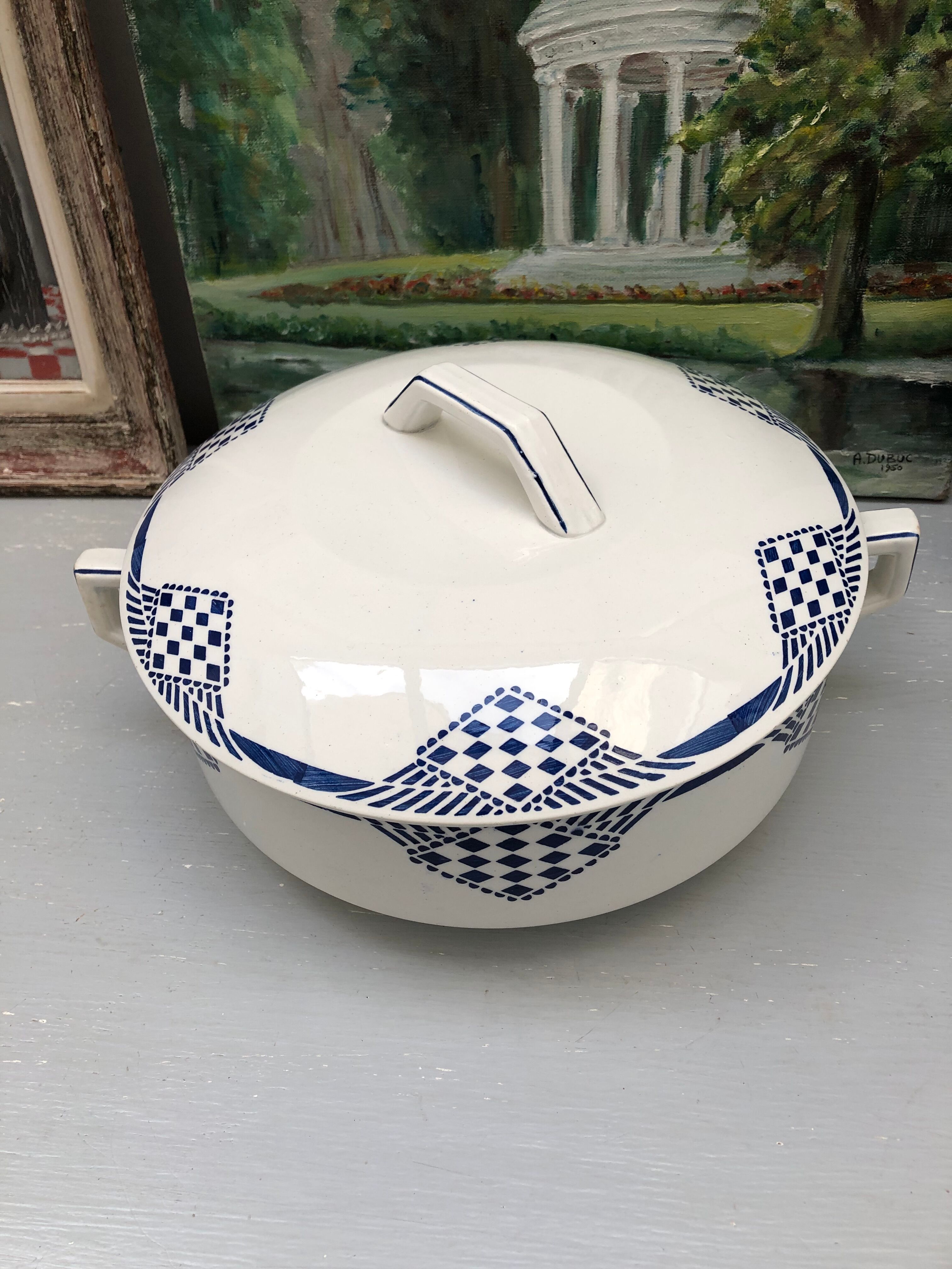Tureen signed Moulin des Loups Hamage Orchies Nord France model Pantin
