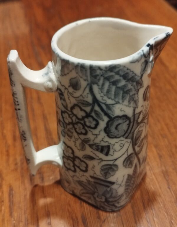 Petit pot lait crémier SARREGUEMINES Décor Favori