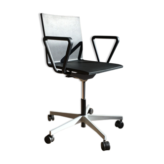 Designer armchair 04 by Maarten Van Severen for Vitra
