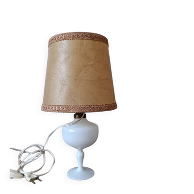 Lampe à poser opaline blanche rétro, abat-jour vessie de porc, 1950