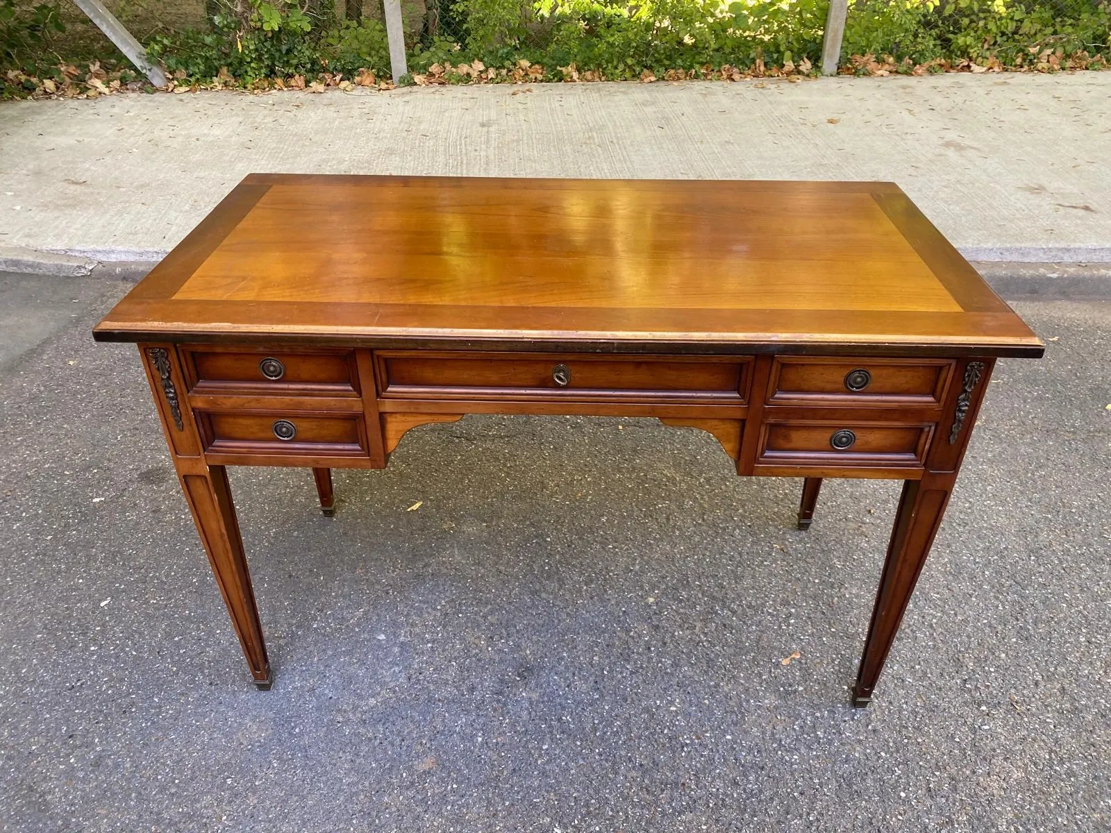 Roche Bobois desk in solid cherry wood in Louis XVI style with pull-outs.