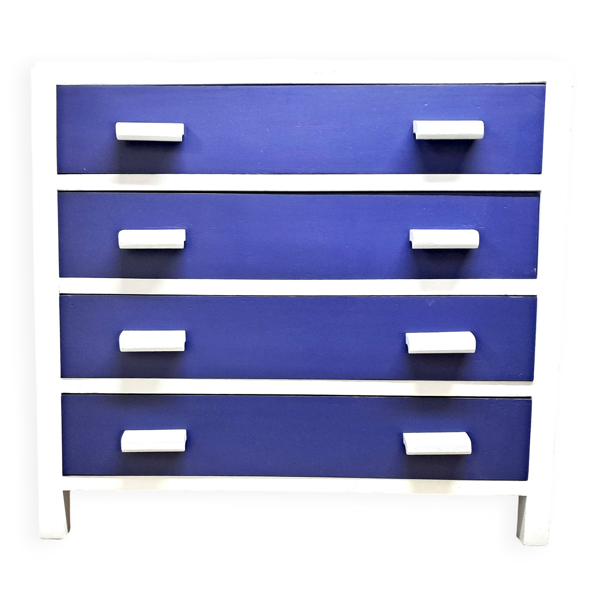 Chest of drawers with 4 drawers