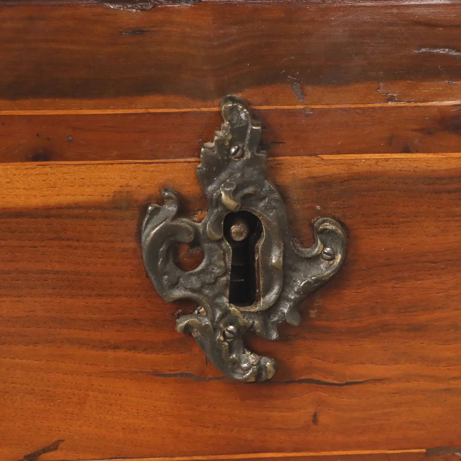 Antique Baroque commode with 3 drawers, Italy, 18th century.