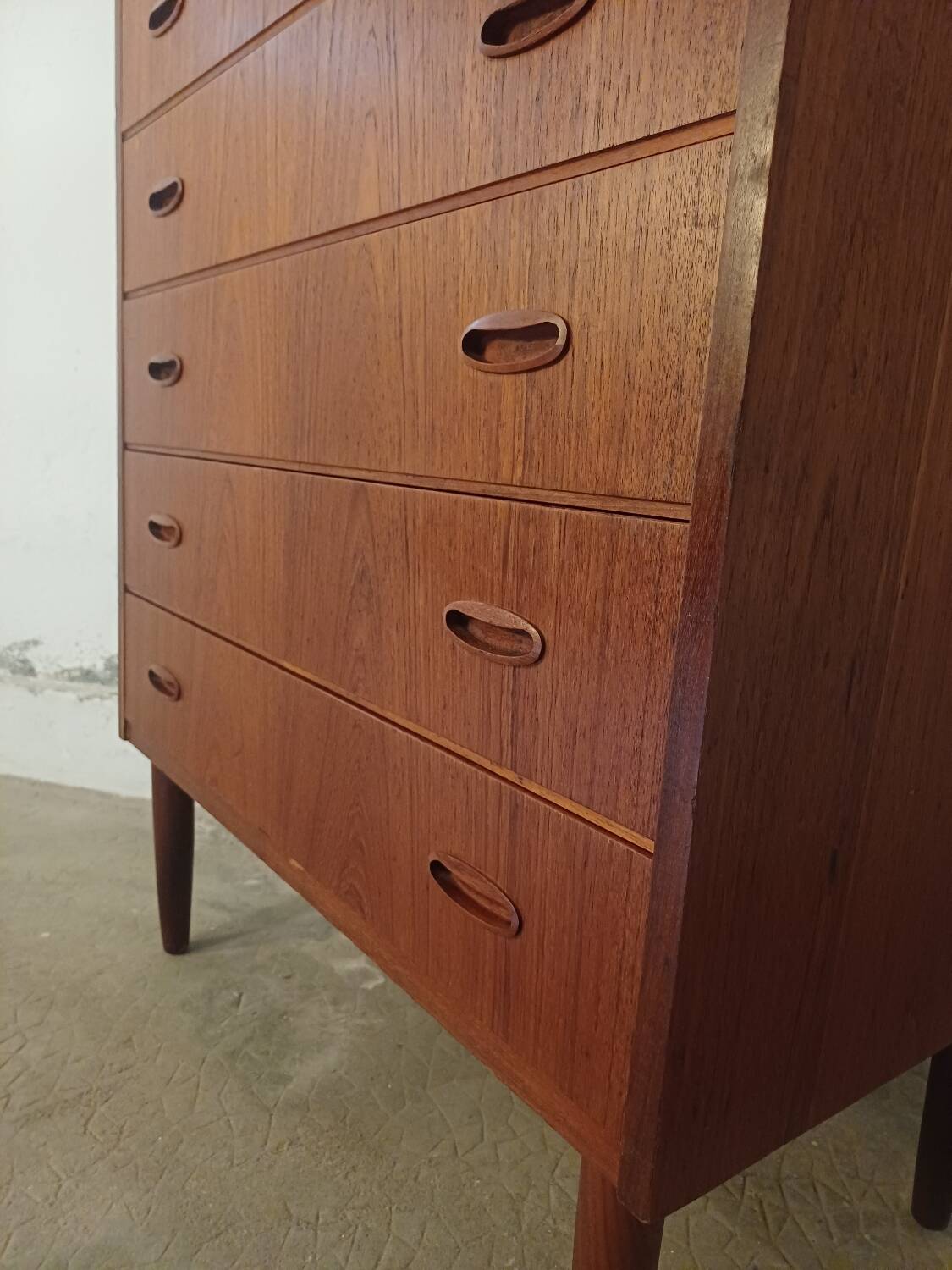 Scandinavian chest of drawers