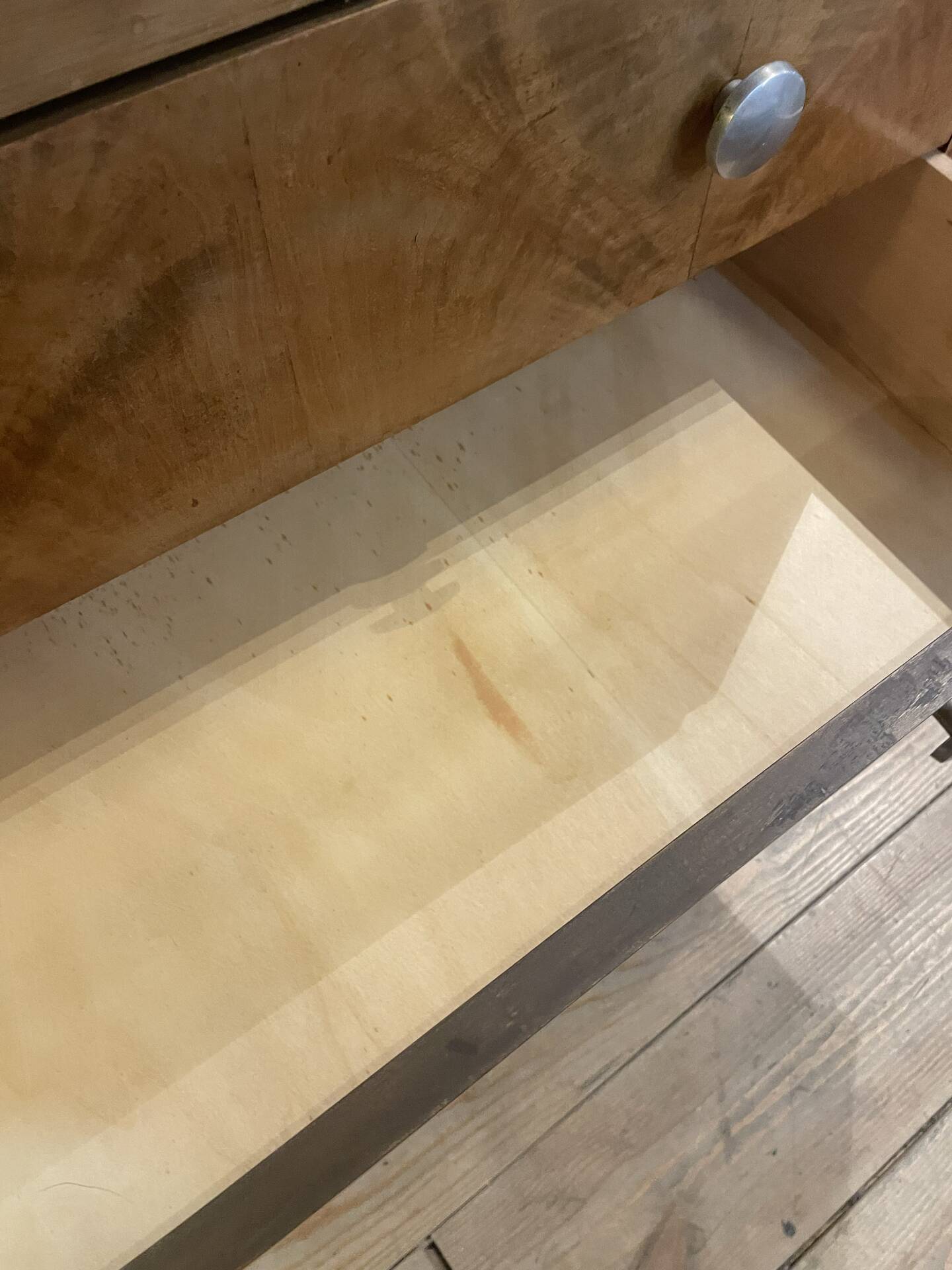 Walnut chest of drawers