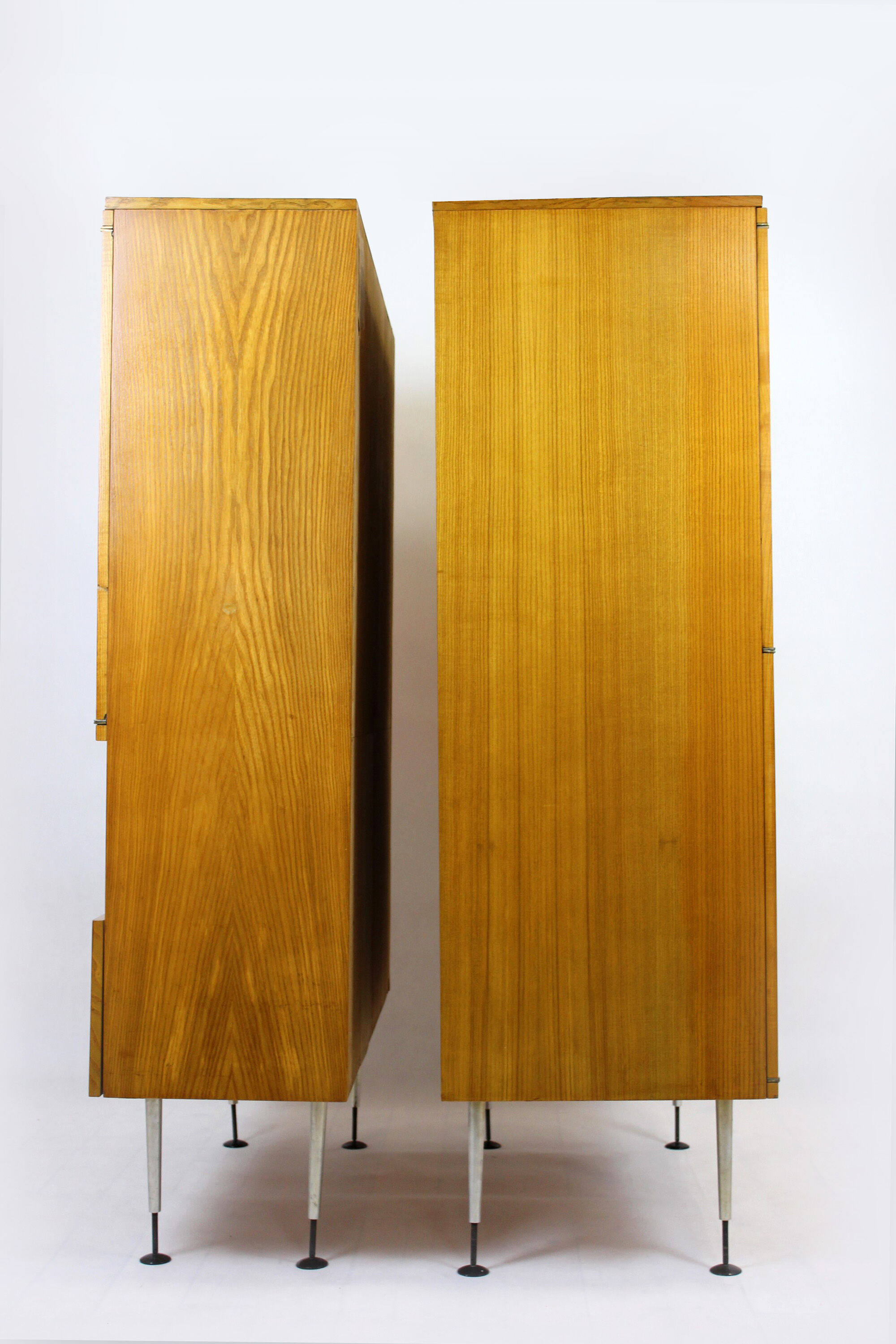 Armoires en frêne par Jitona en 1965