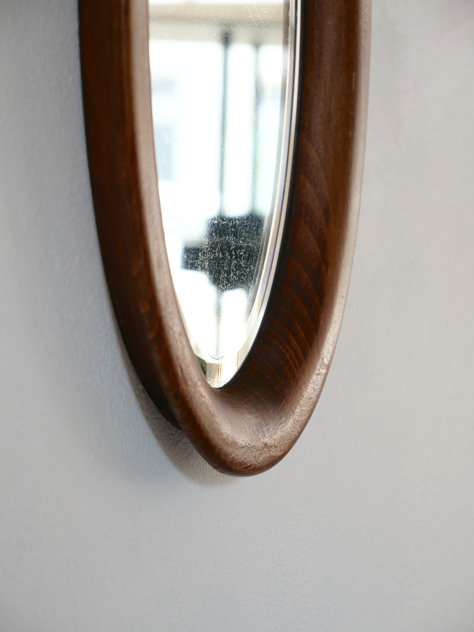 Miroir ovale en bois d'artisan 28x49cm