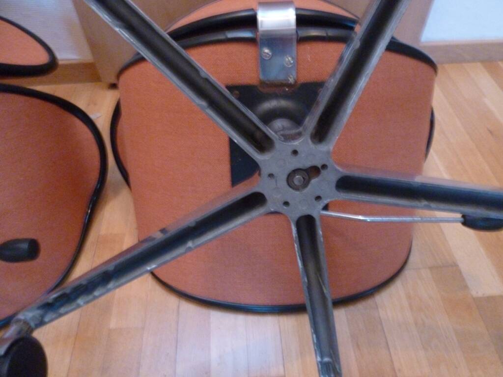 Pair of tulip swivel armchairs by Pierre Paulin for Artifort