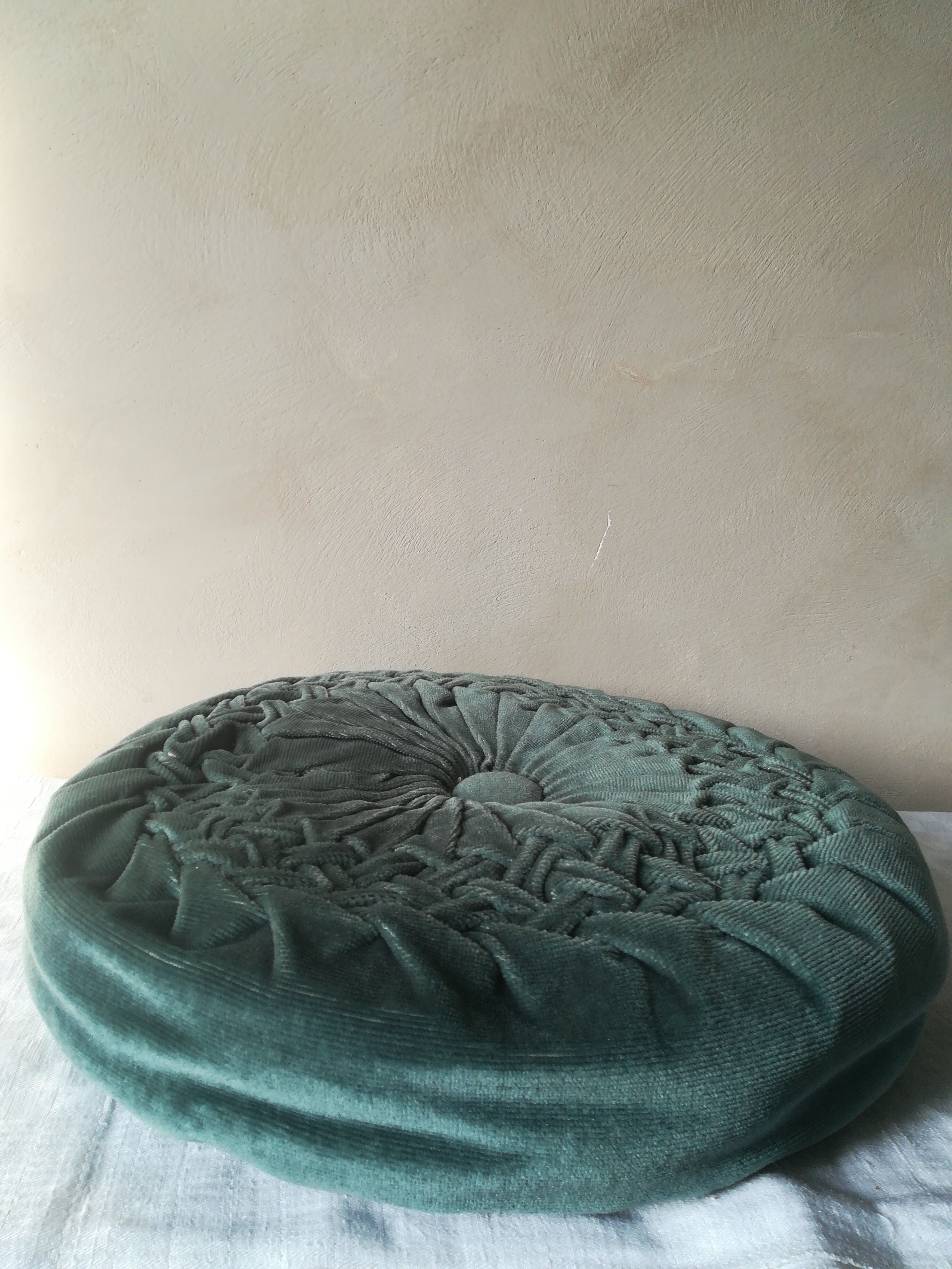 Round cushion in pleated Velvet 43cm