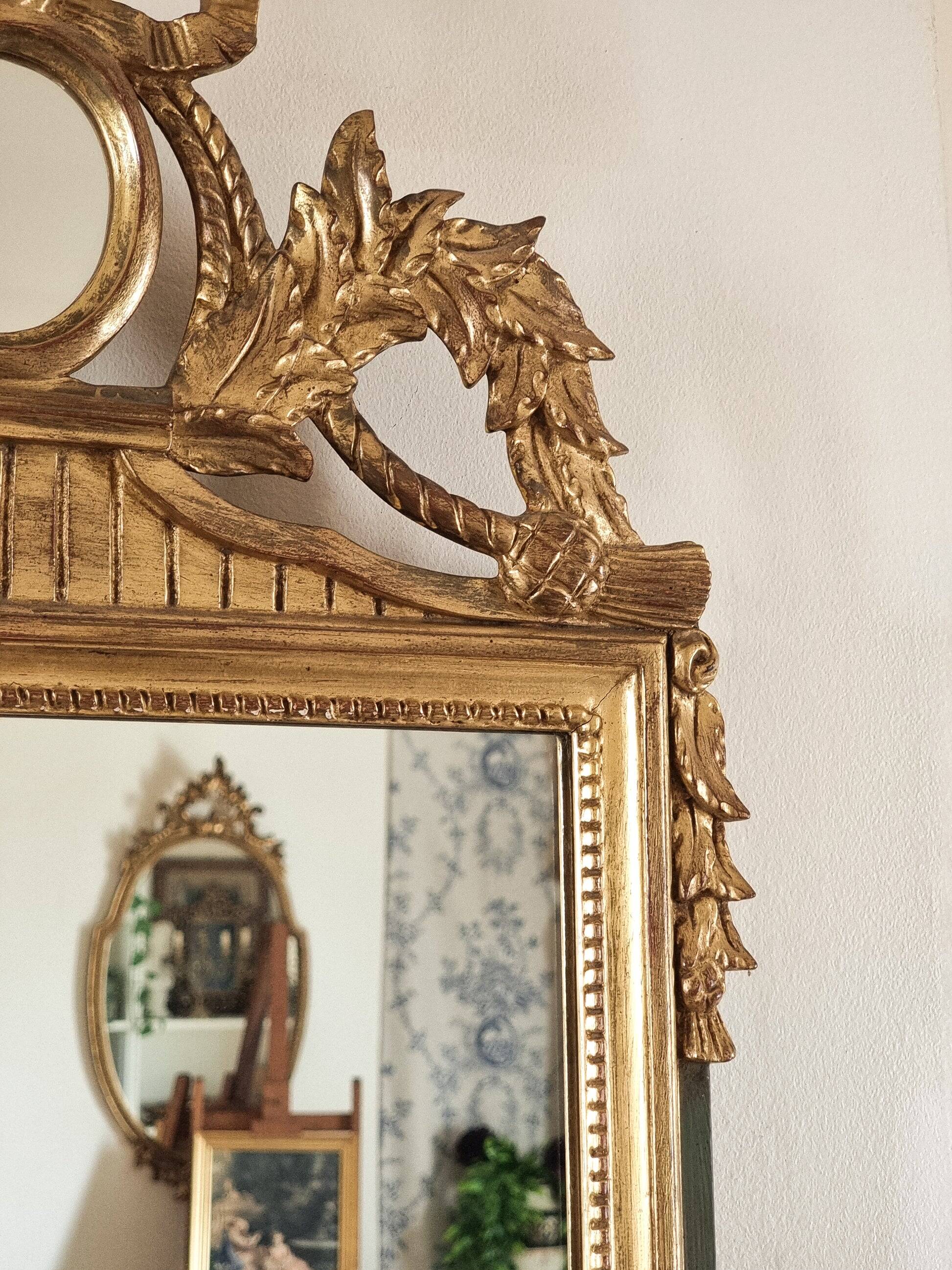 The Louis XVI - pediment mirror