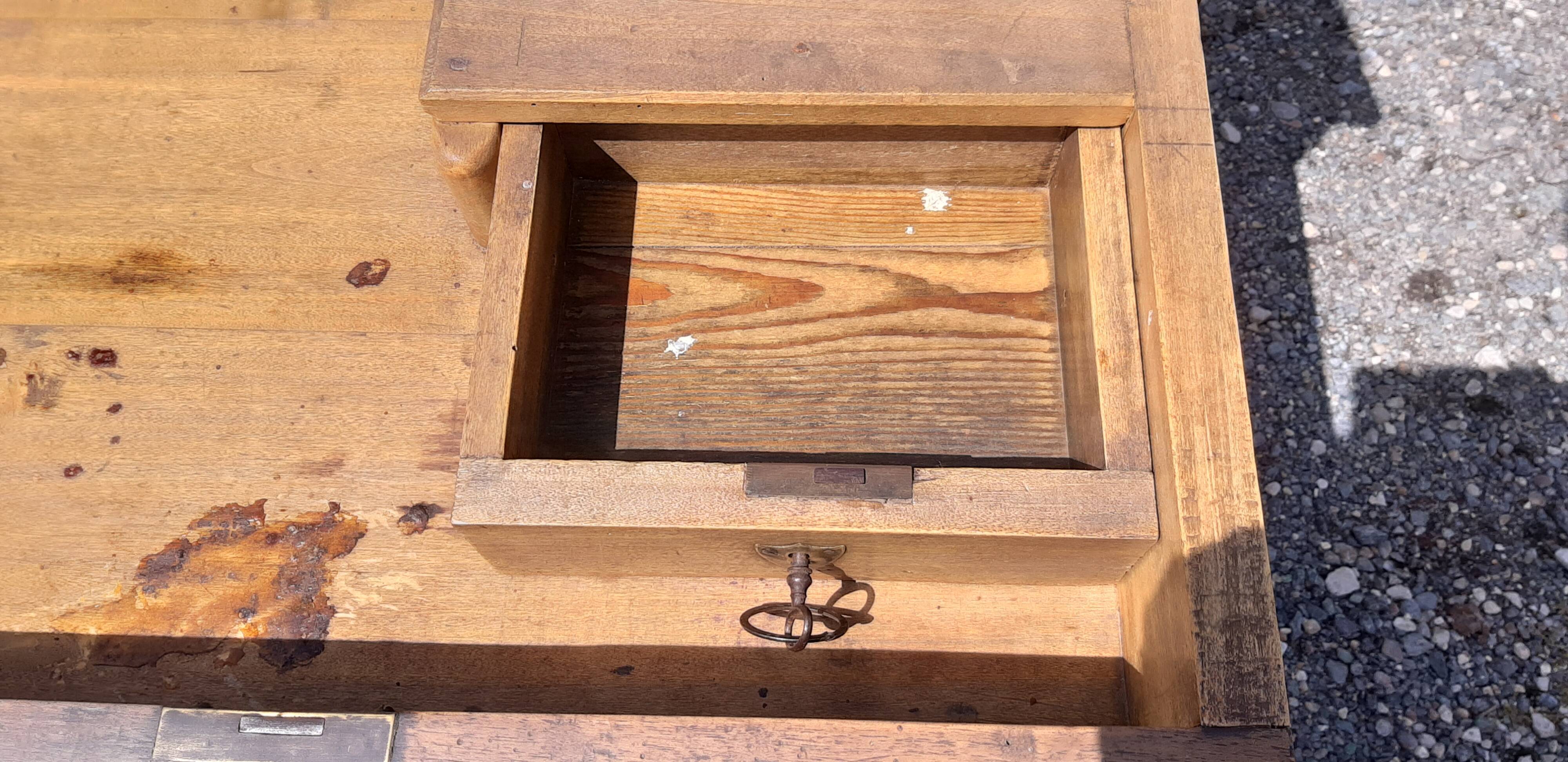 Writing table Walnut 19 eme