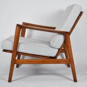 Fauteuil original restauré, tissu gris clair, années 1960, usine de meubles Swarzedzka
