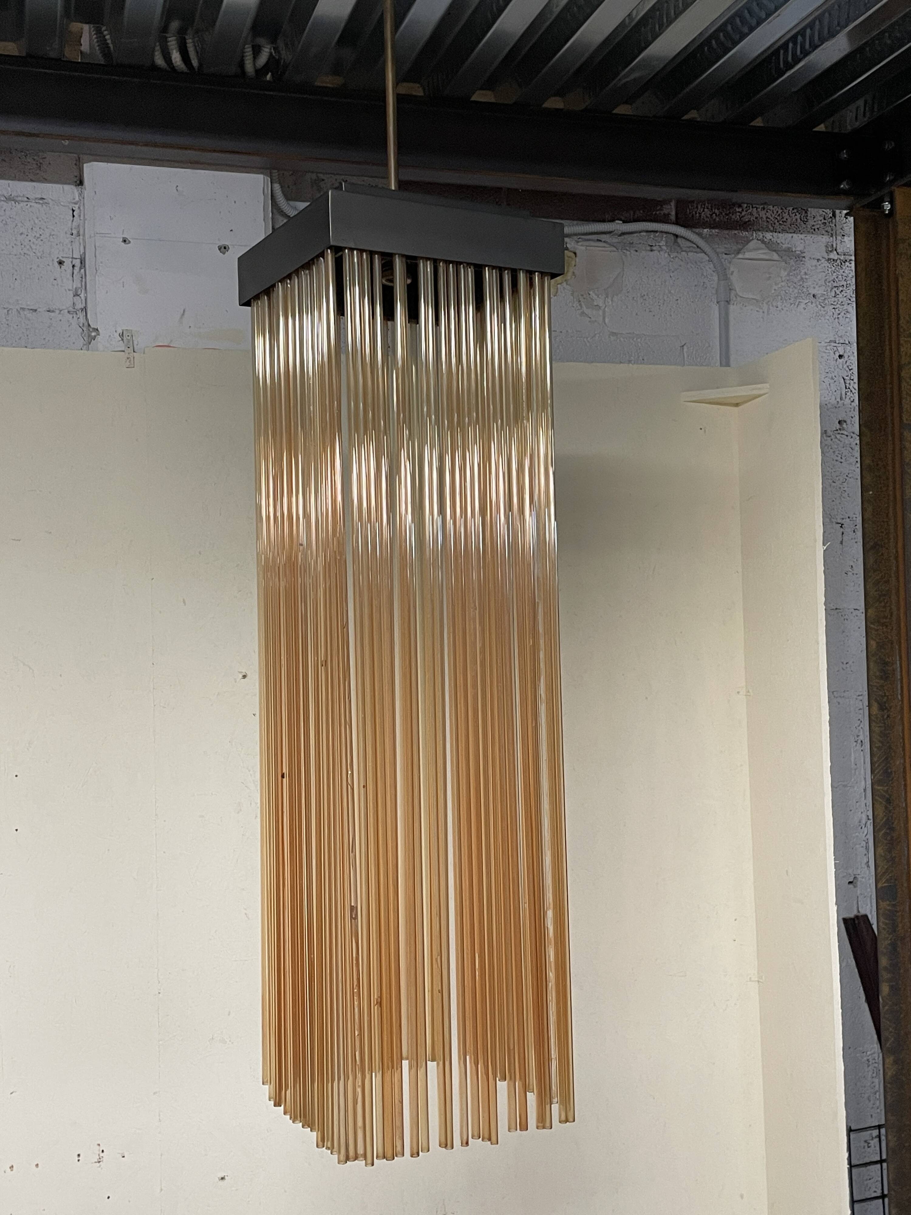 Suspension avec des tiges en verre et des pièces en métal et en laiton, 1970