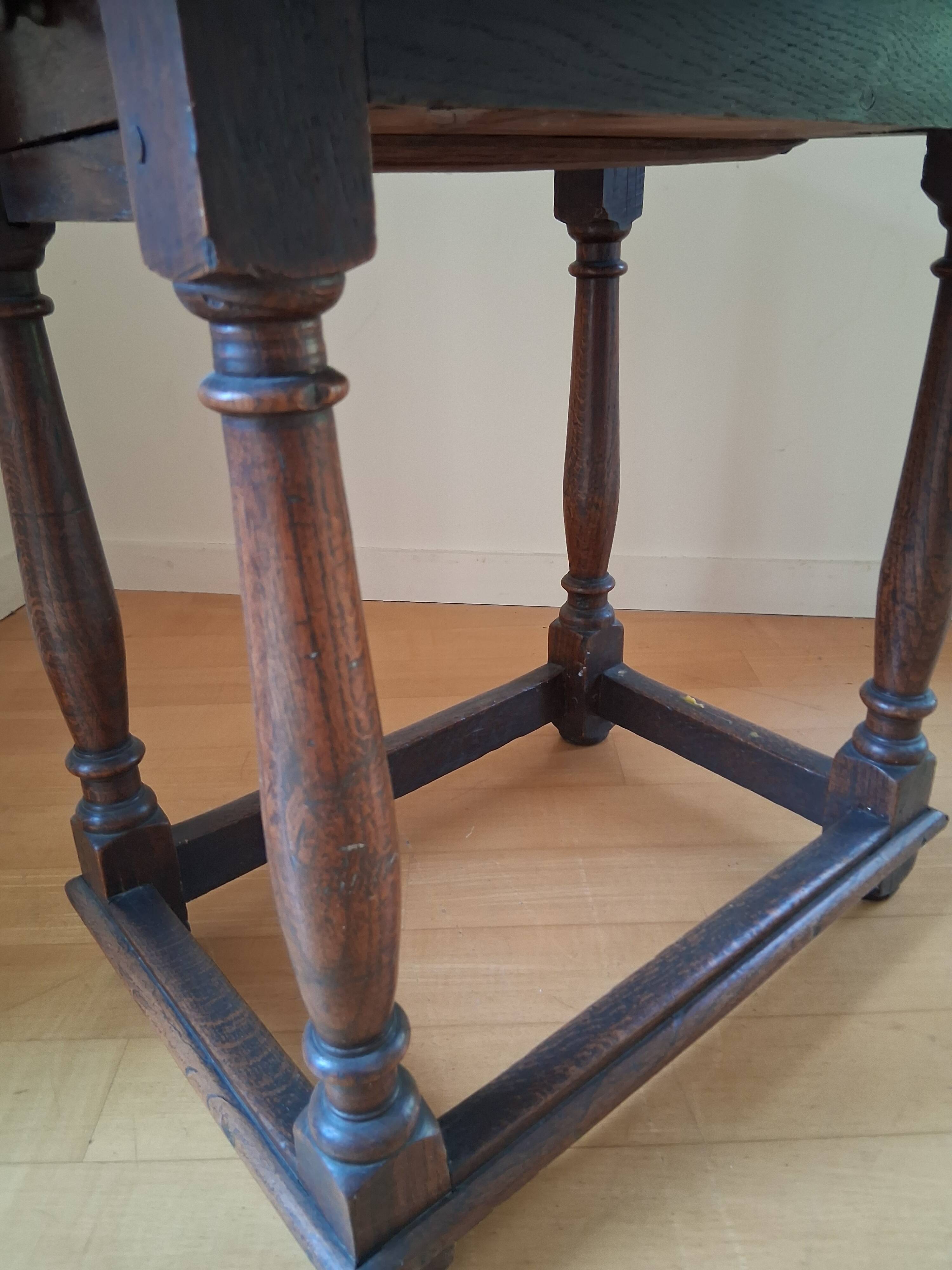 Oak table (United Kingdom, 17th century)