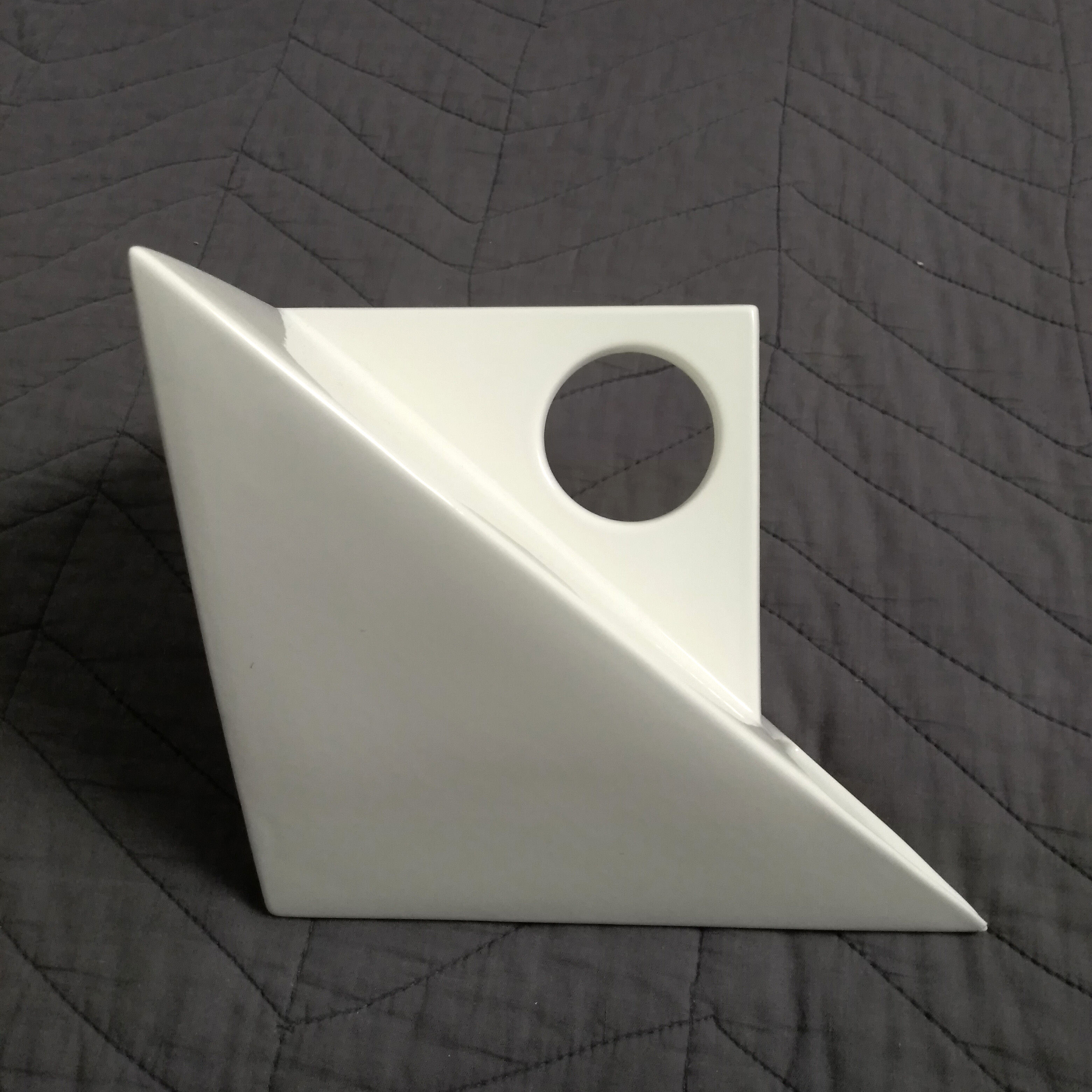 Pitcher Post Modern Salins Studio 80s