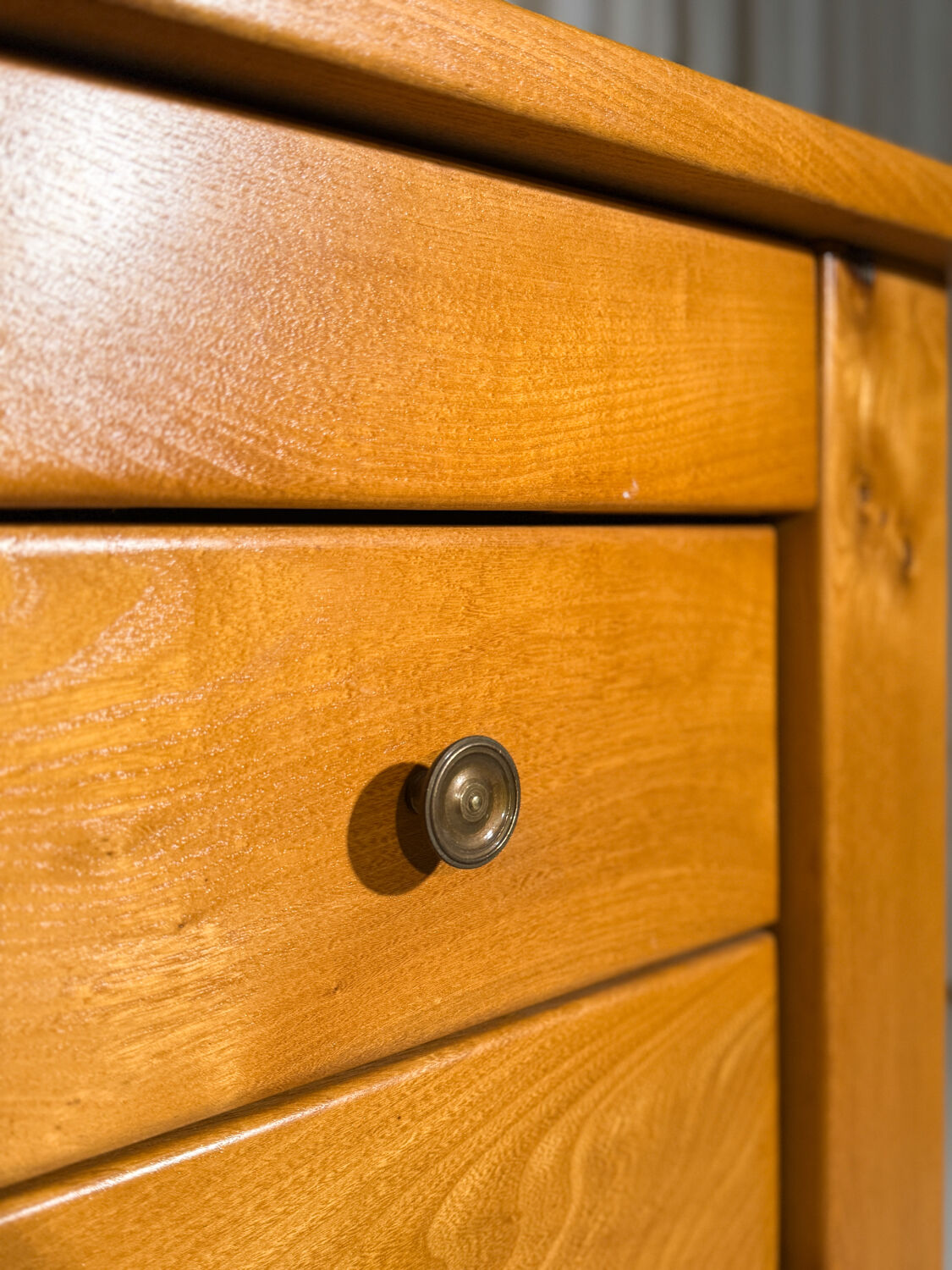 Elm chest of drawers