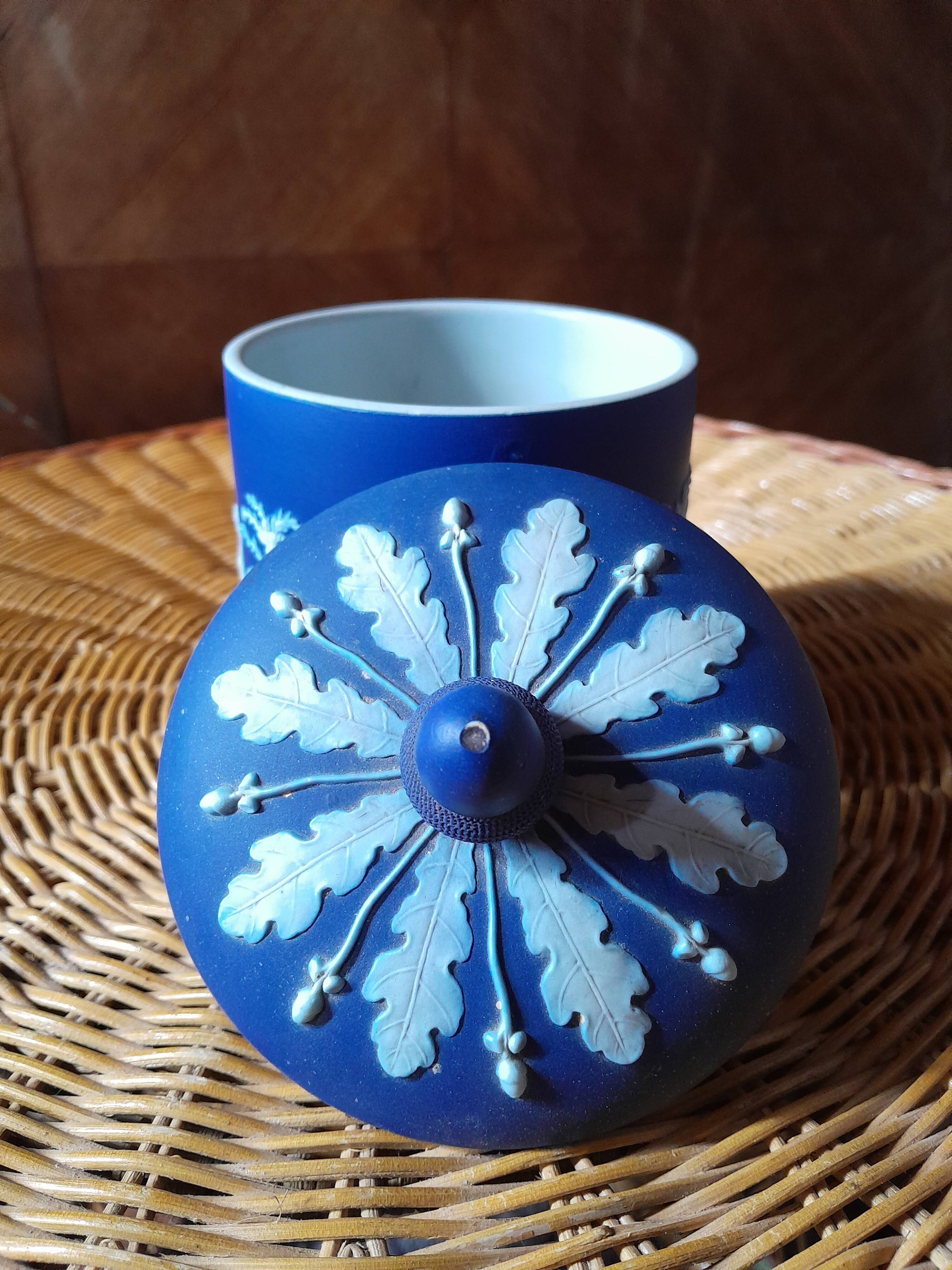 Pot à tabac Wedwood bleu