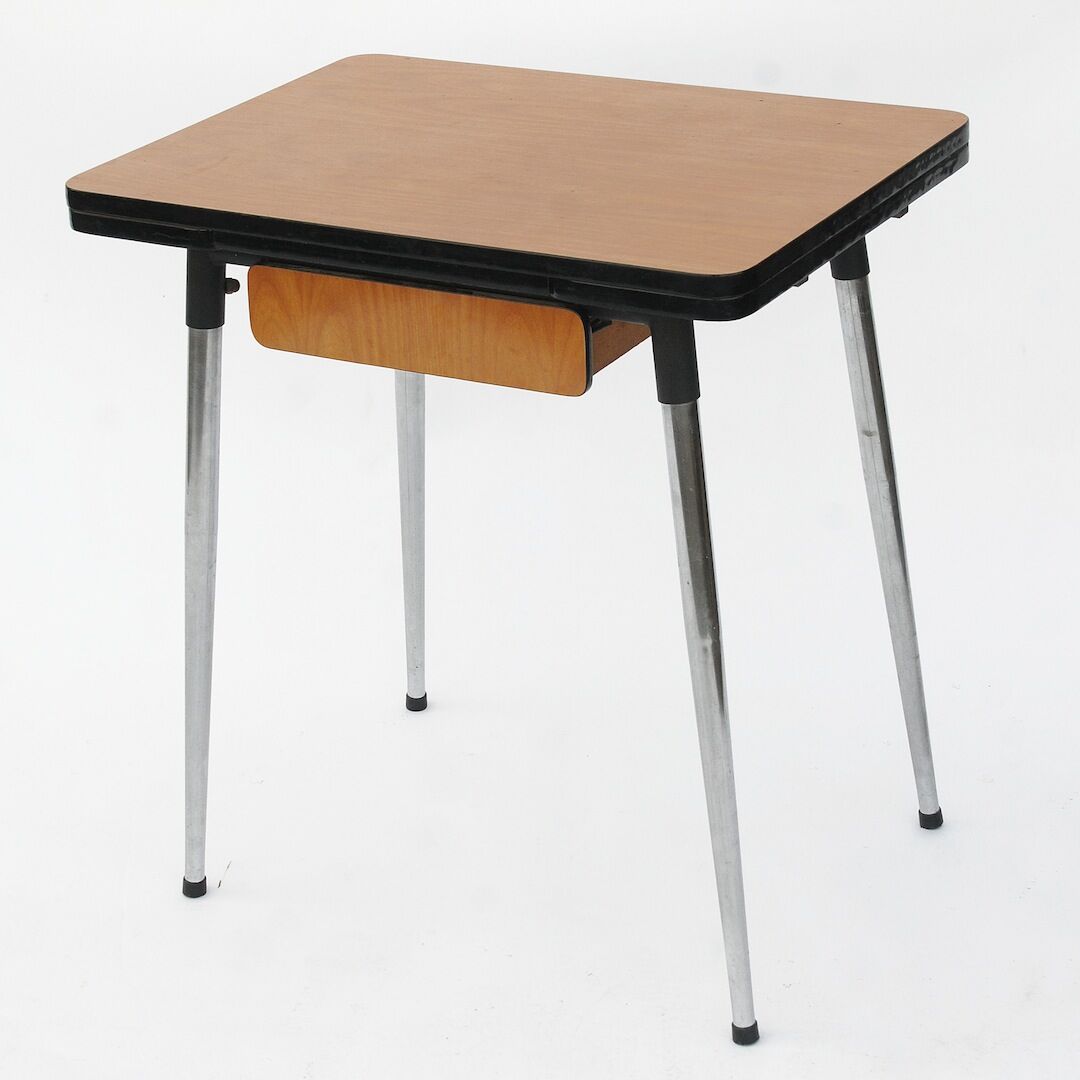 Table and 2 formica chairs