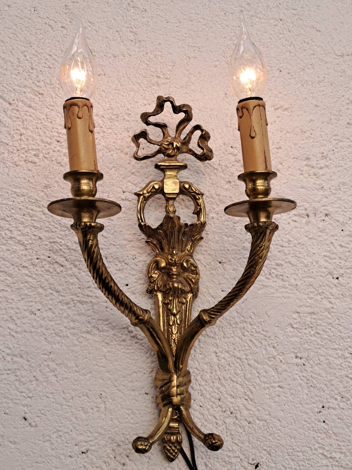Gilded bronze wall lamp