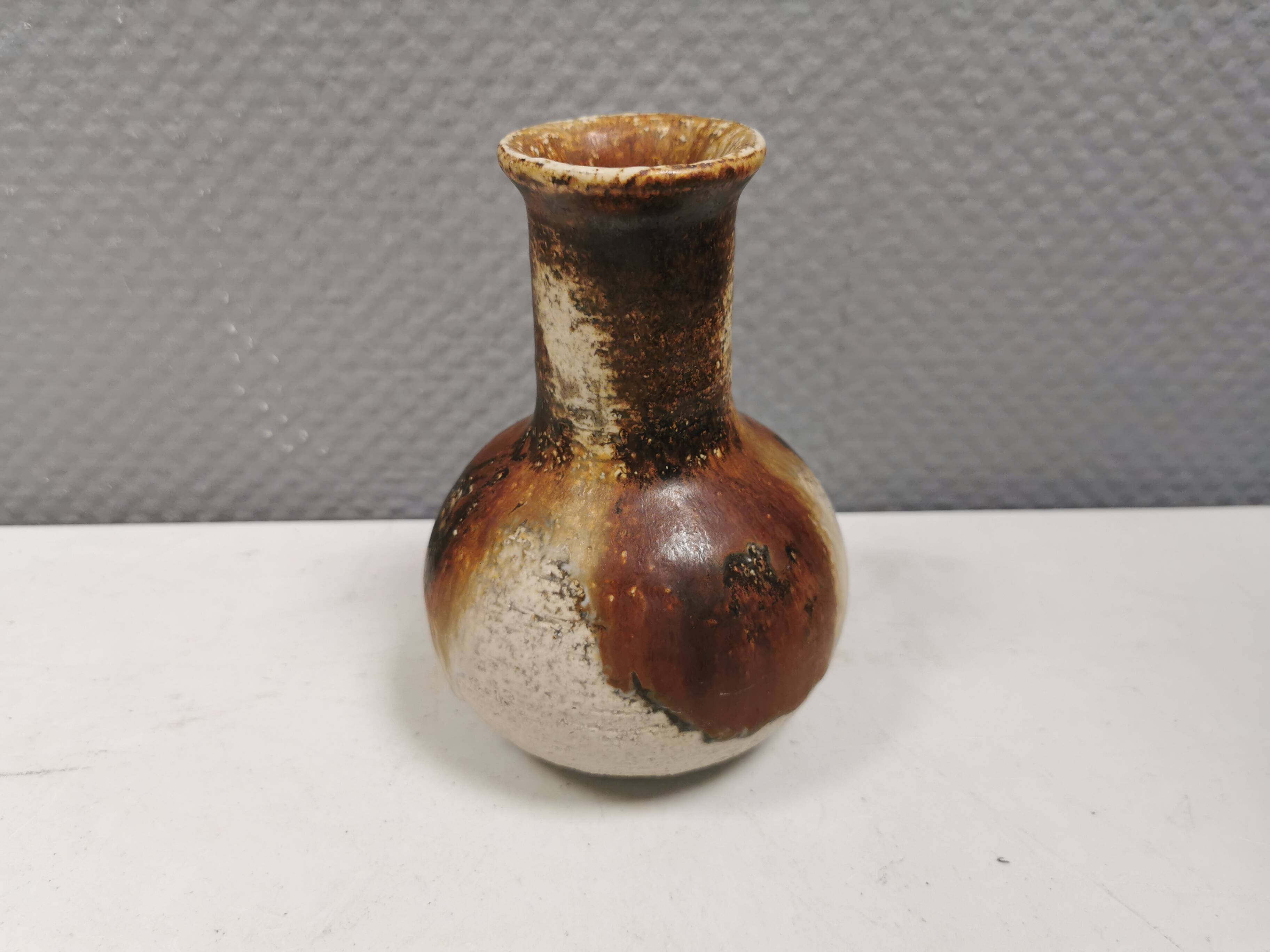 Small, delicious vase by Axel Larsen Denmark 70s for his own company AXELLA