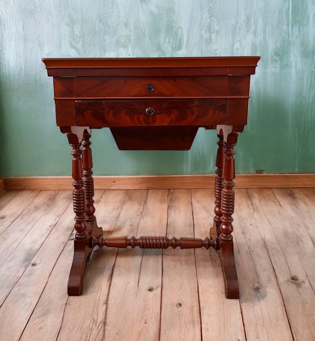 Louis-Philippe 19th century mahogany dressing table/work table with mirror and drawer