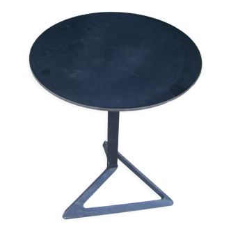 Design pedestal table