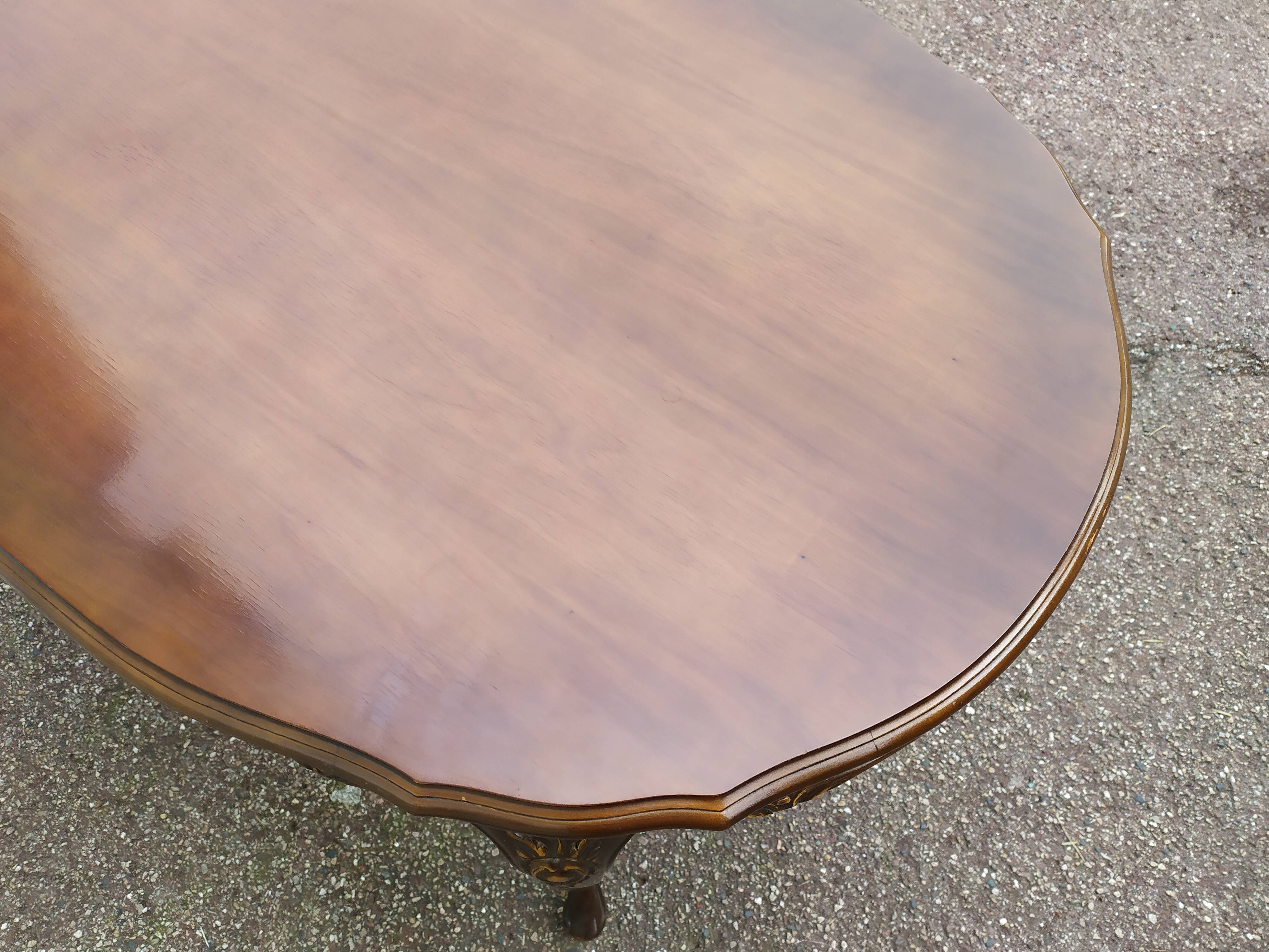 Oval wooden coffee table - Louis XV style