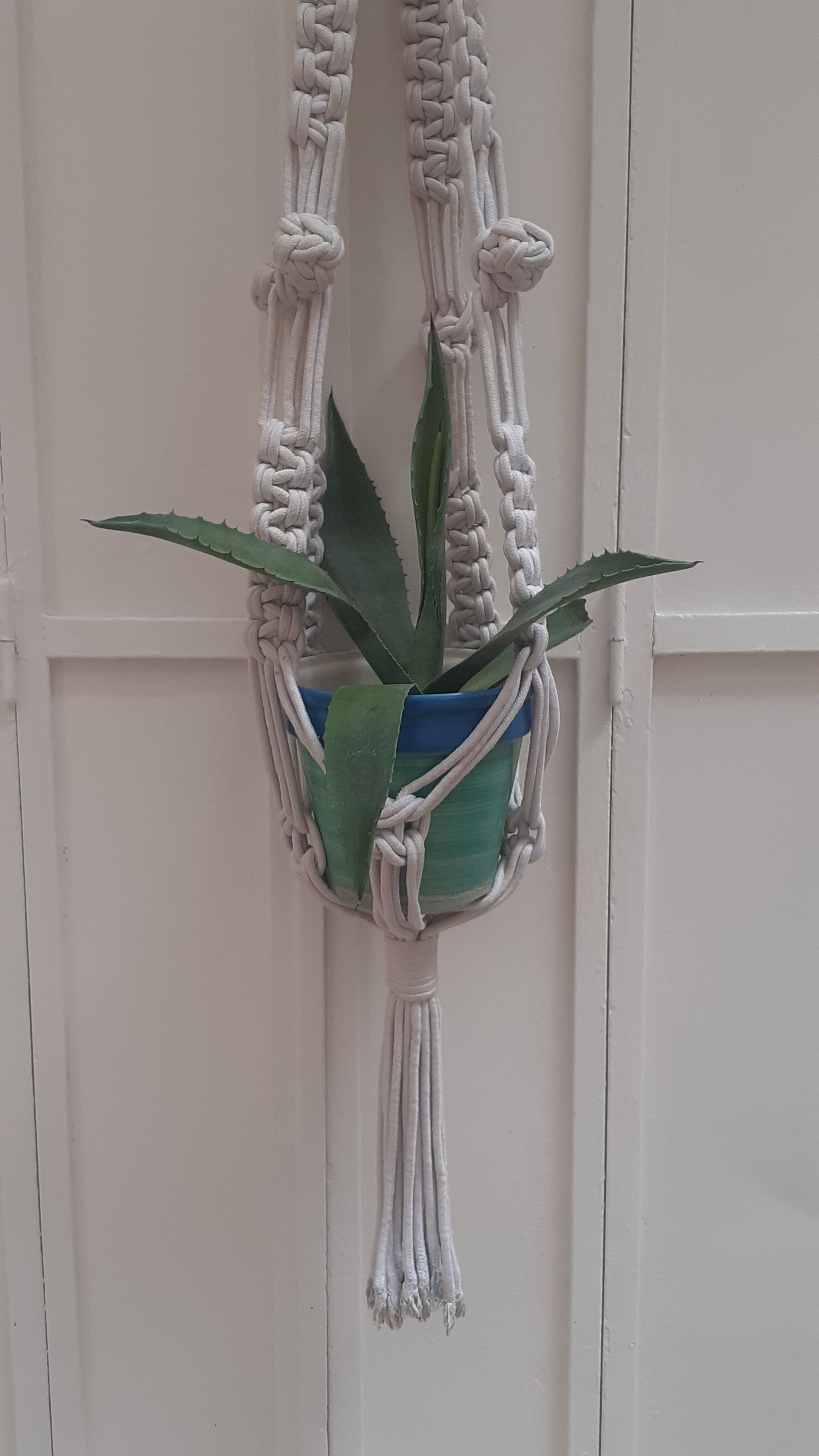 Vintage suspension in macramé