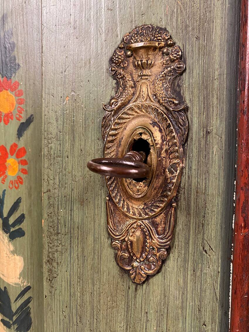 Alsatian bonnet maker in painted softwood with floral decorations