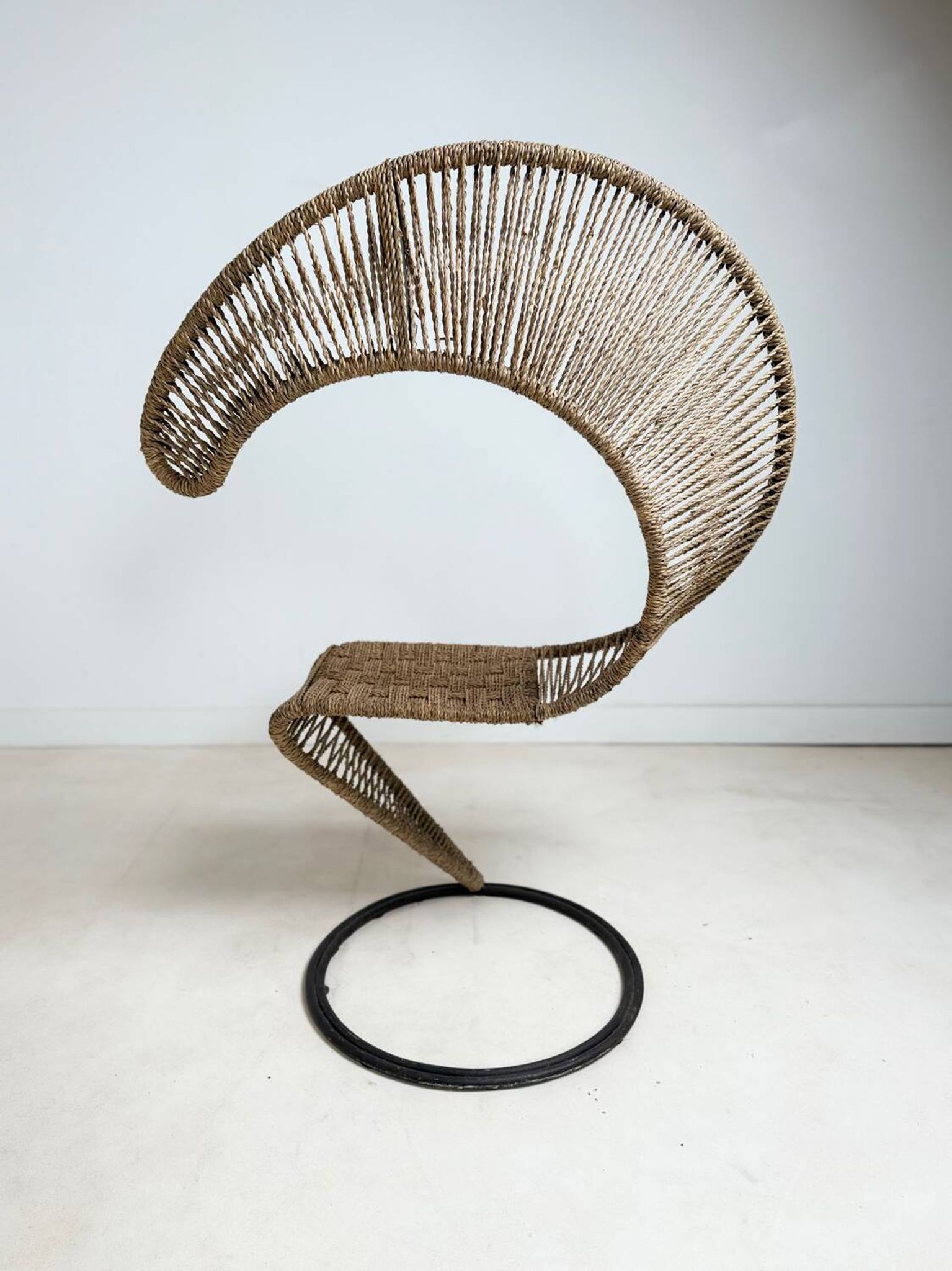 Fauteuil « Point d’interrogation » par Tom Dixon
