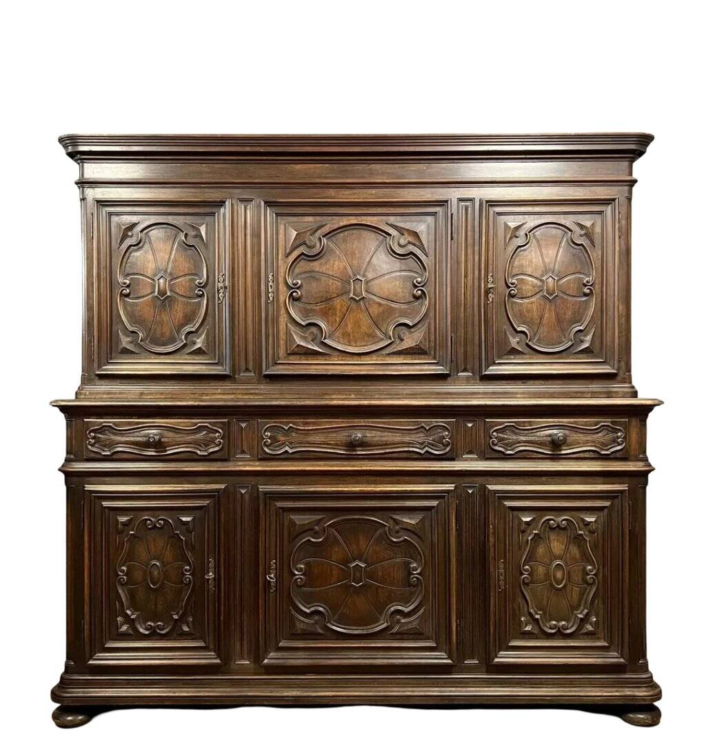 Important buffet-style renaissance in walnut.