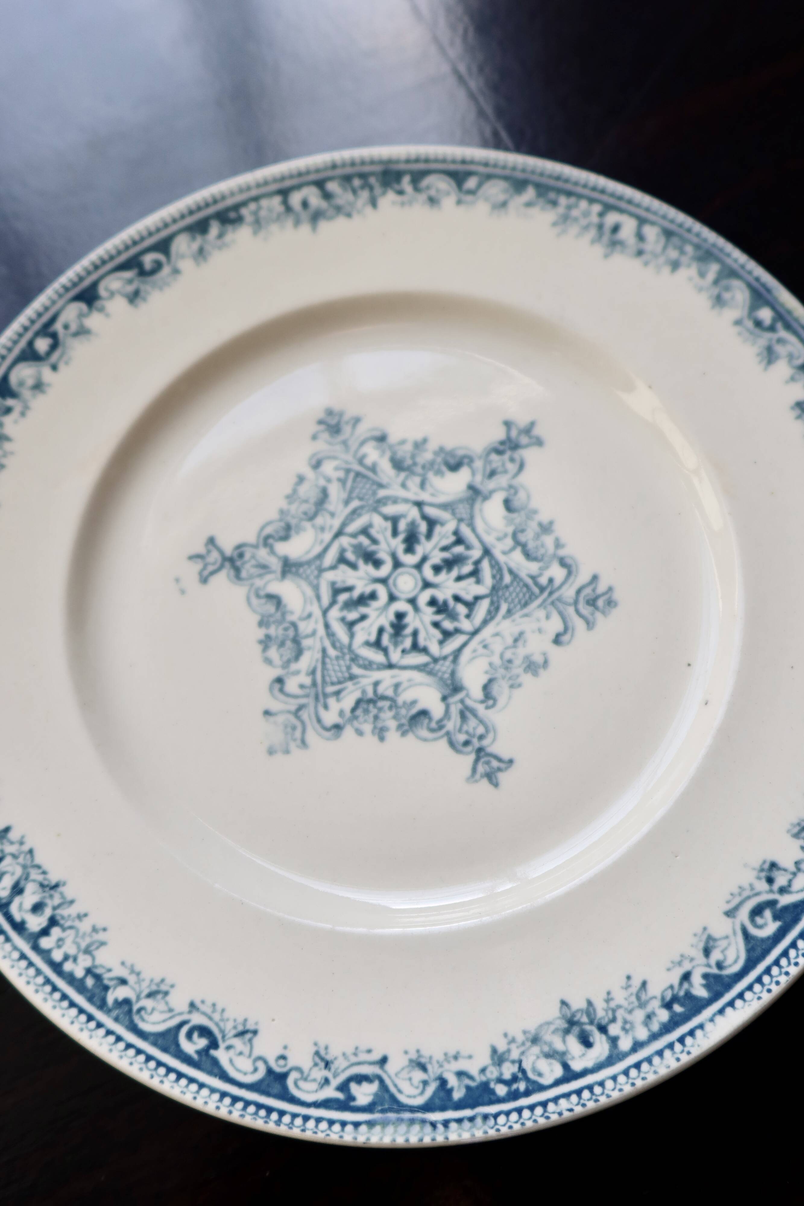 Antique ironstone plate from Creil and Montereau - Guirlande service