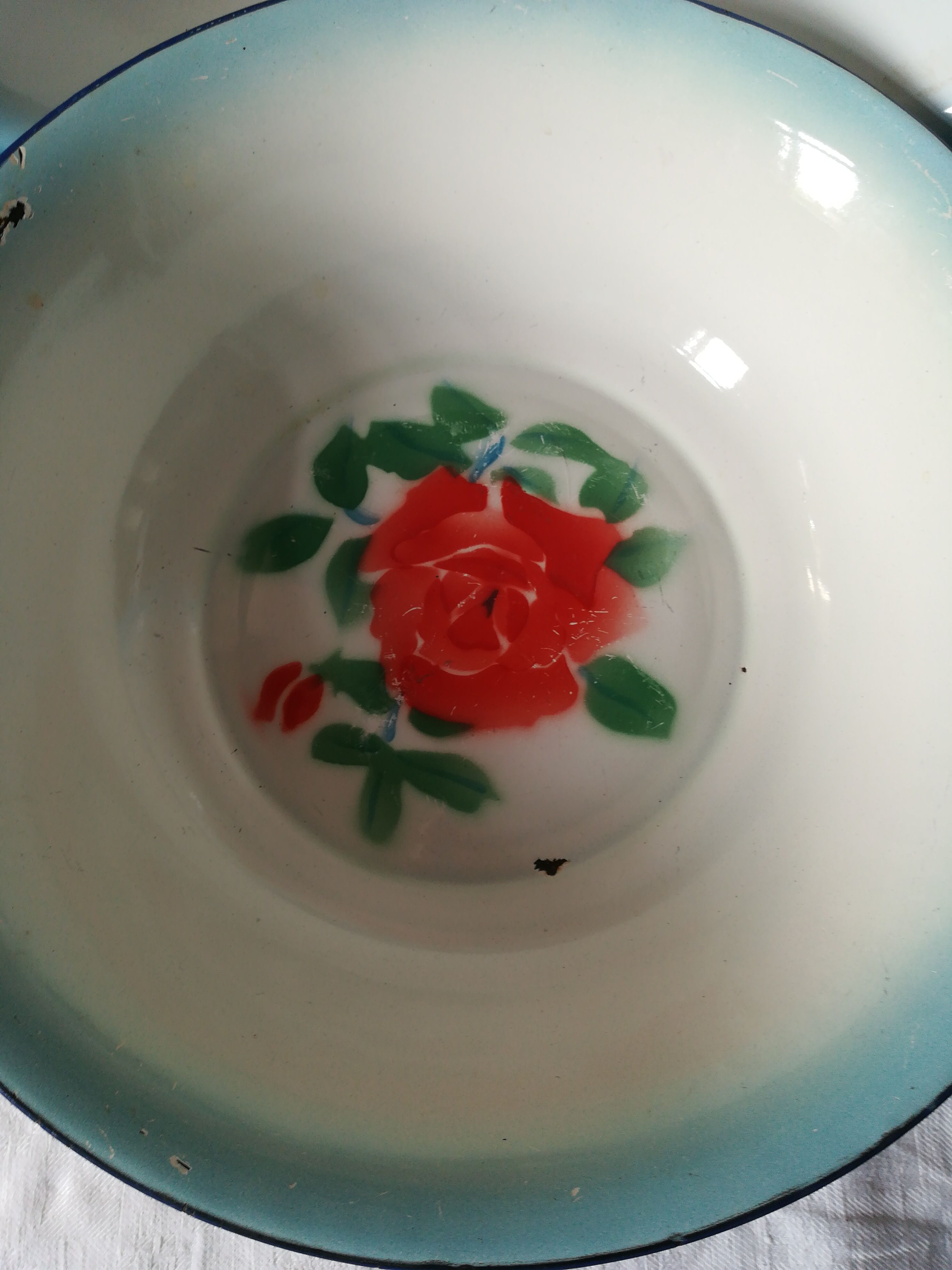 Set of 3 enameled sheet metal dishes