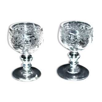 Lot de 2 verres à liqueur en cristal gravé à l'acide arabesques, 1900