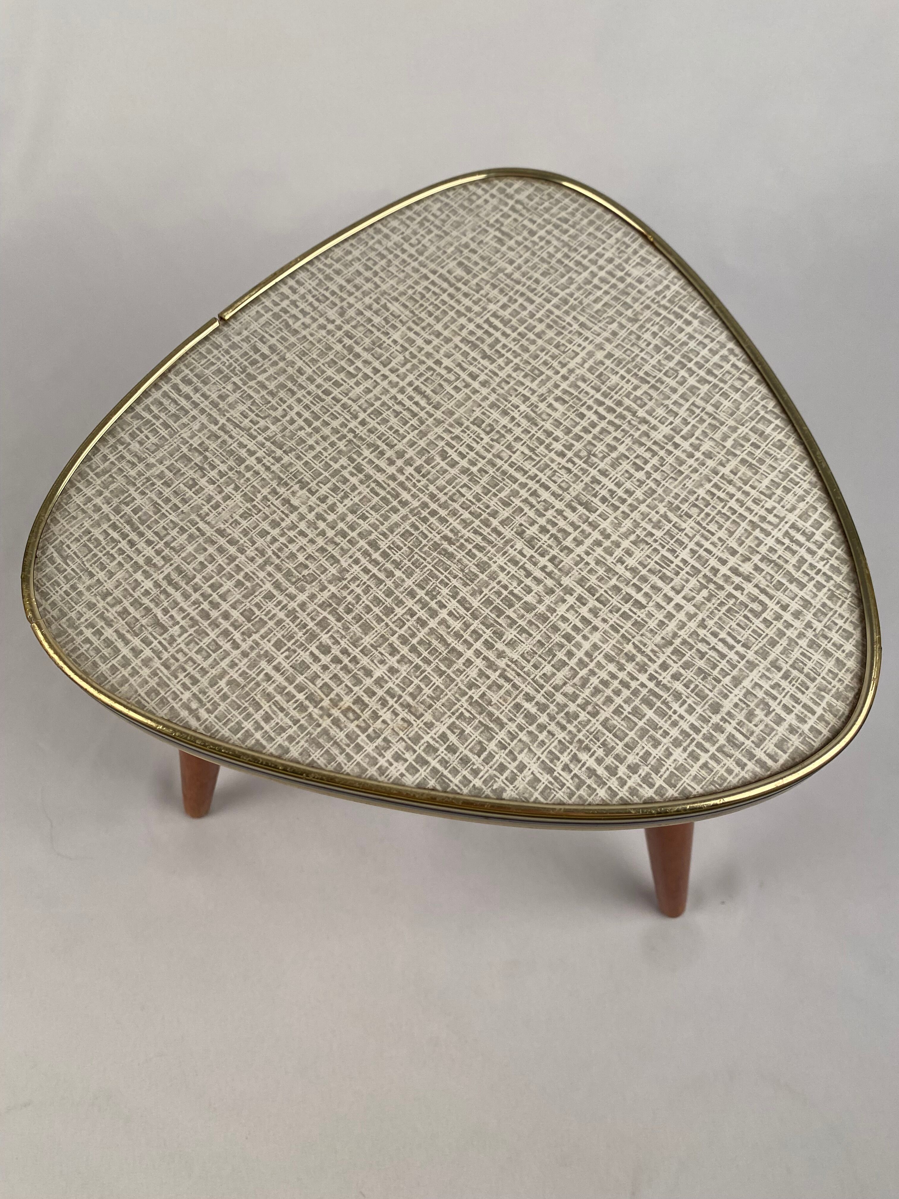 Formica tripod plant holder