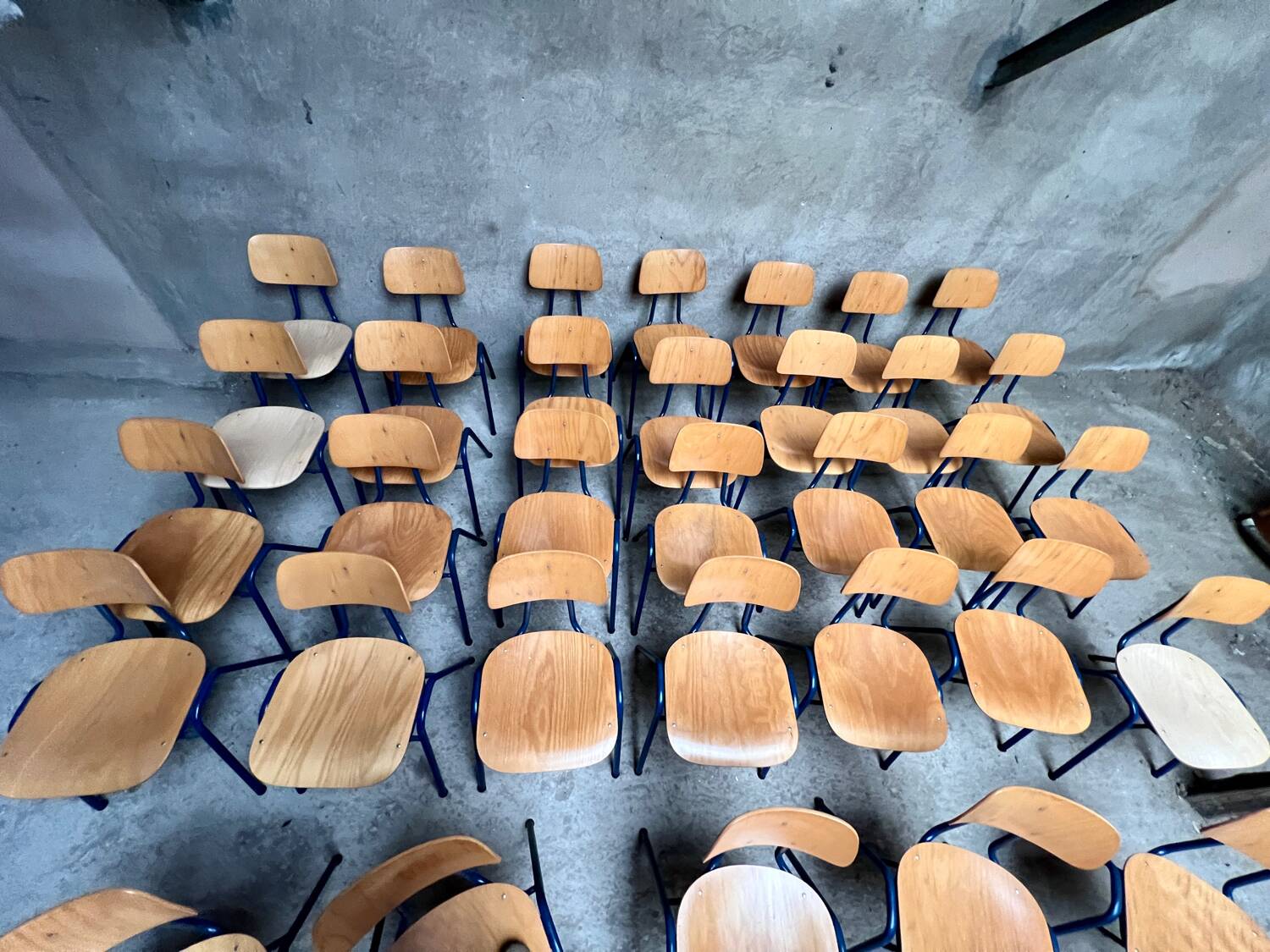 Stackable school chair 32