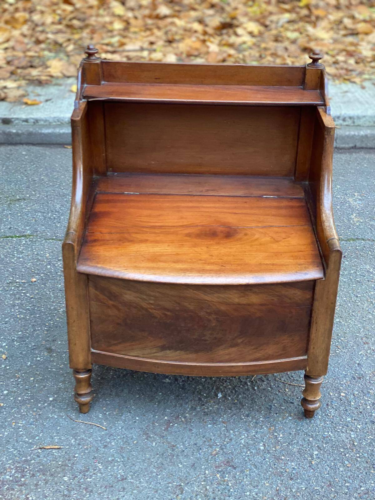 19th century Georgian bedside table in solid mahogany wood