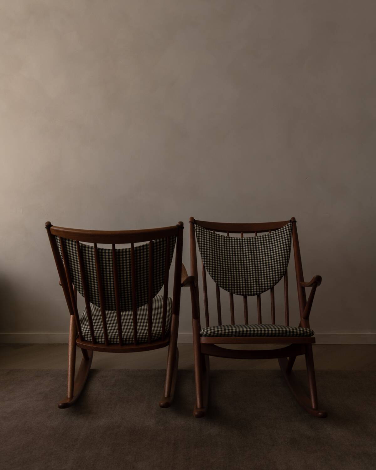Ensemble de 2 chaises berçantes en teck danois modèle 182 Frank Reenskaug années 1950.
