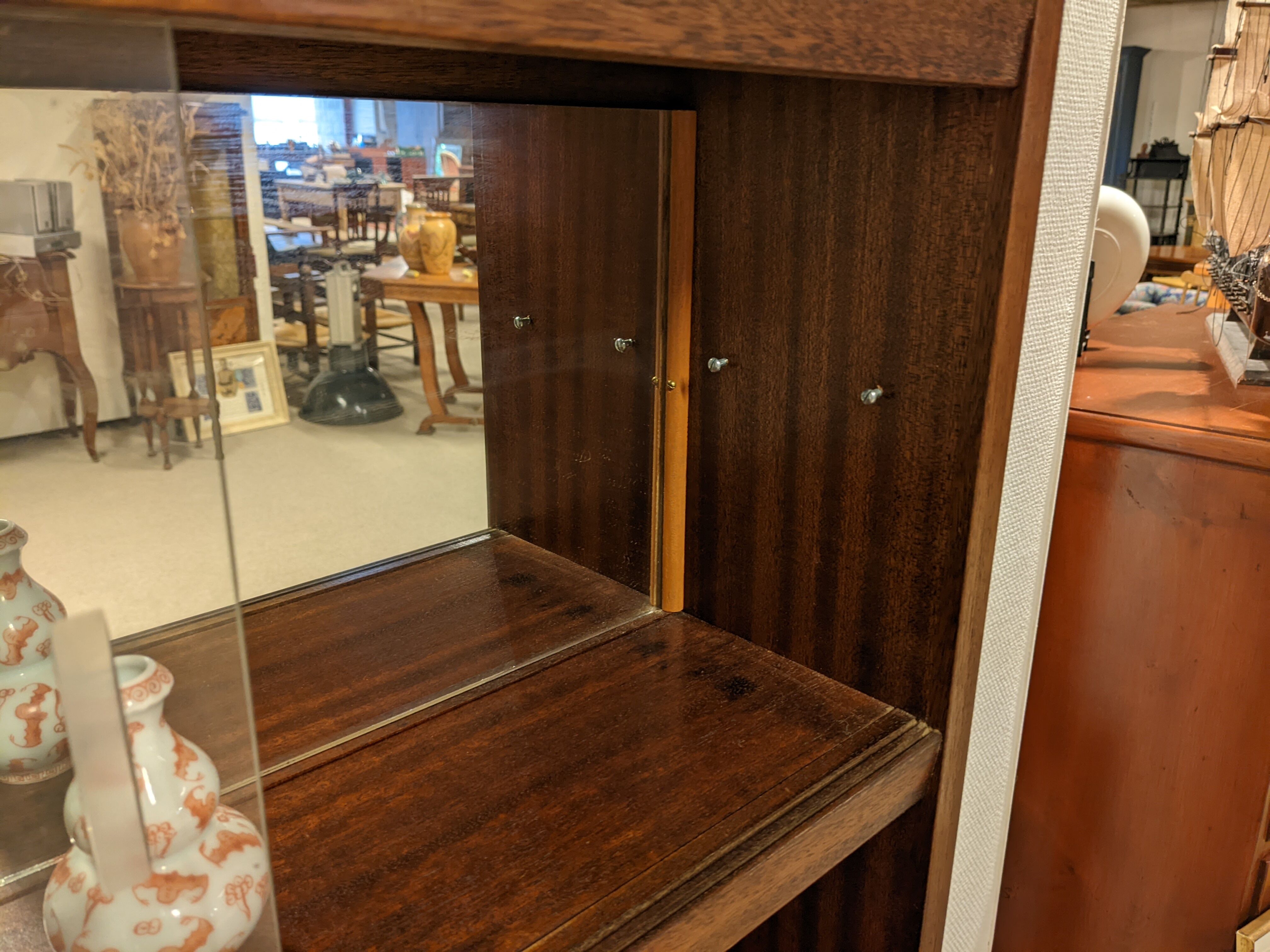 Large shallow showcase depth