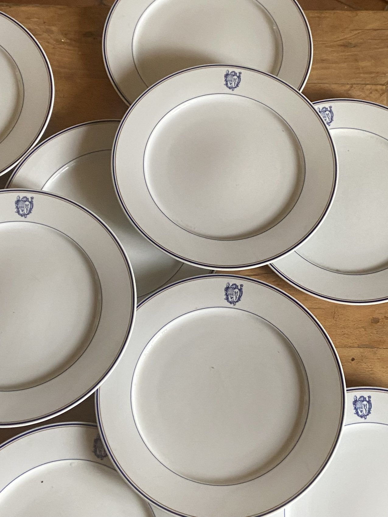 Set of 11 large flat plates – White porcelain with blue rim – Pillivuyt, 31 cm