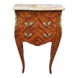 Ancienne petite commode galbée en marqueterie bois de rose style Louis XV