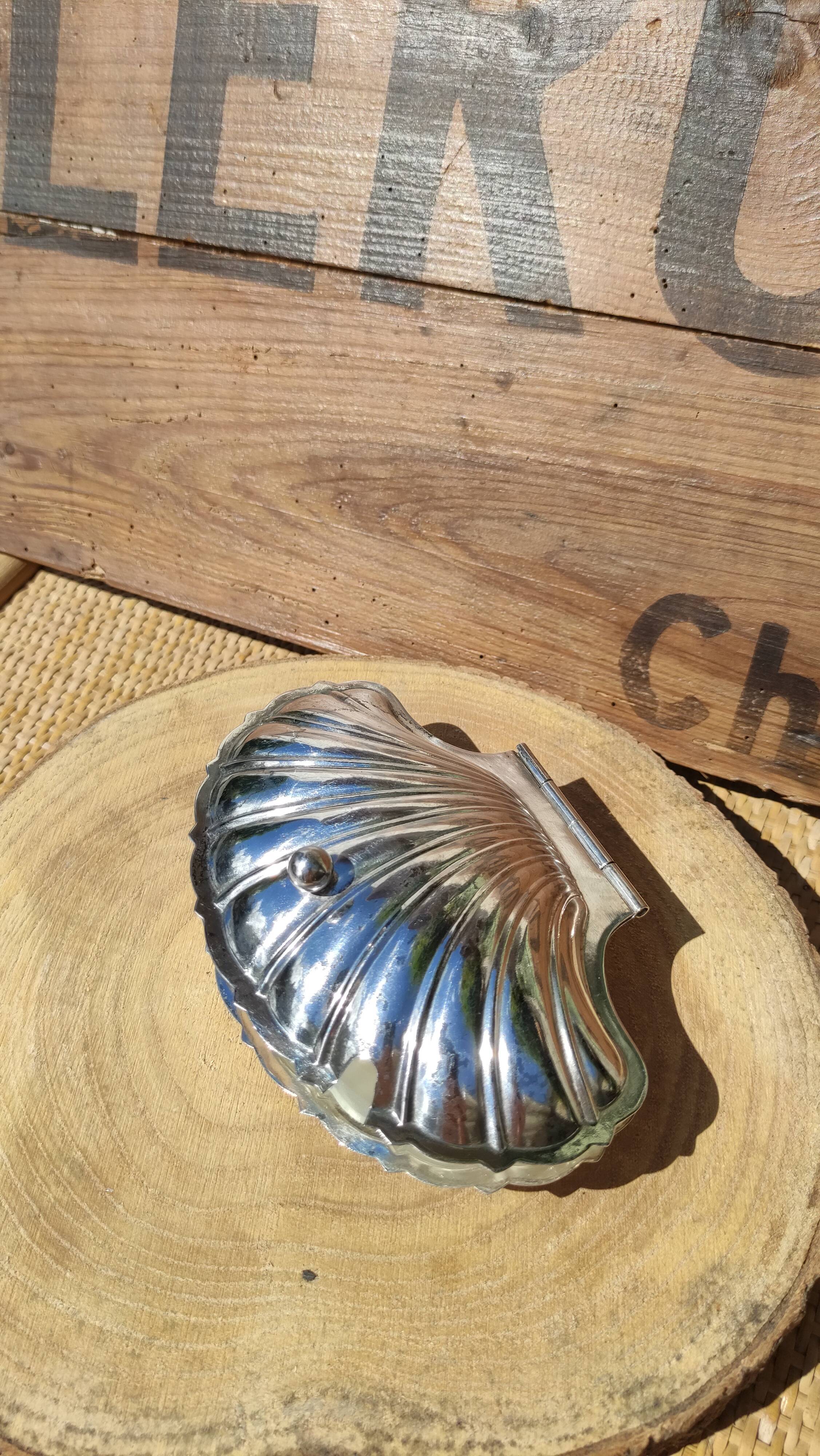 Serviteur en métal argenté forme de coquille Saint-Jacques