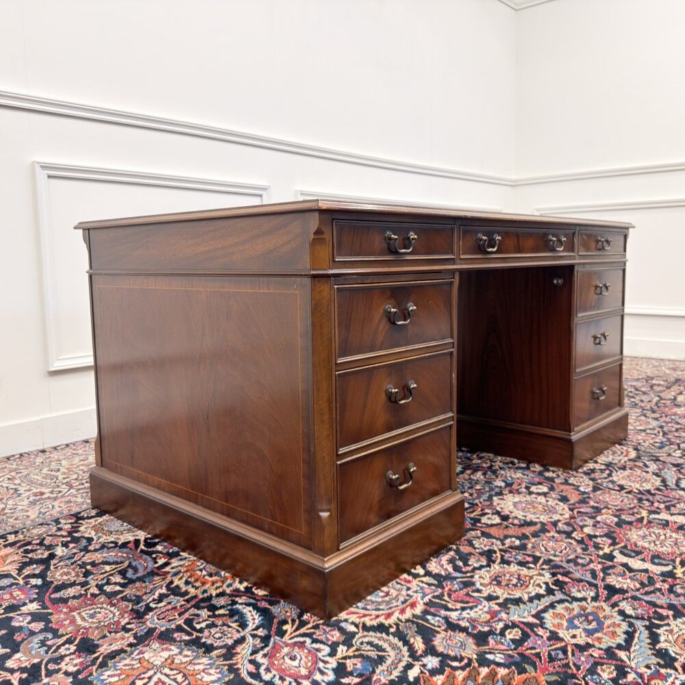 Classic English Heldense Desk