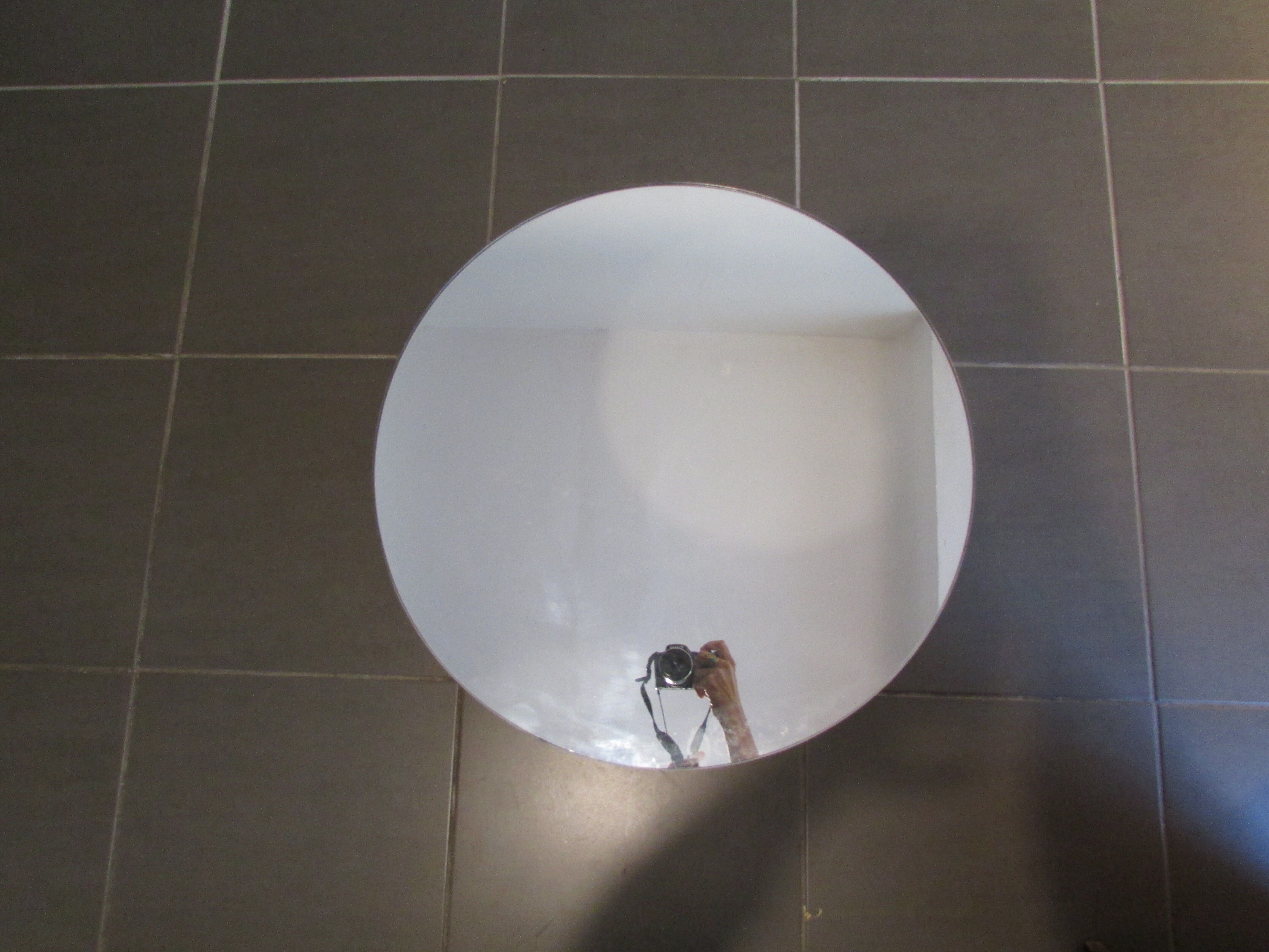 Vintage round coffee table '50, mirror top