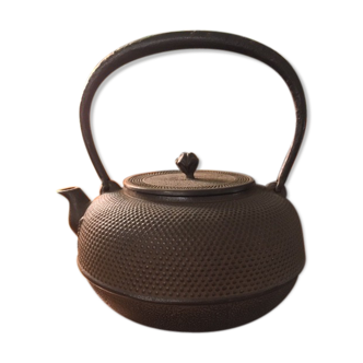 Japanese cast iron teapot, signed